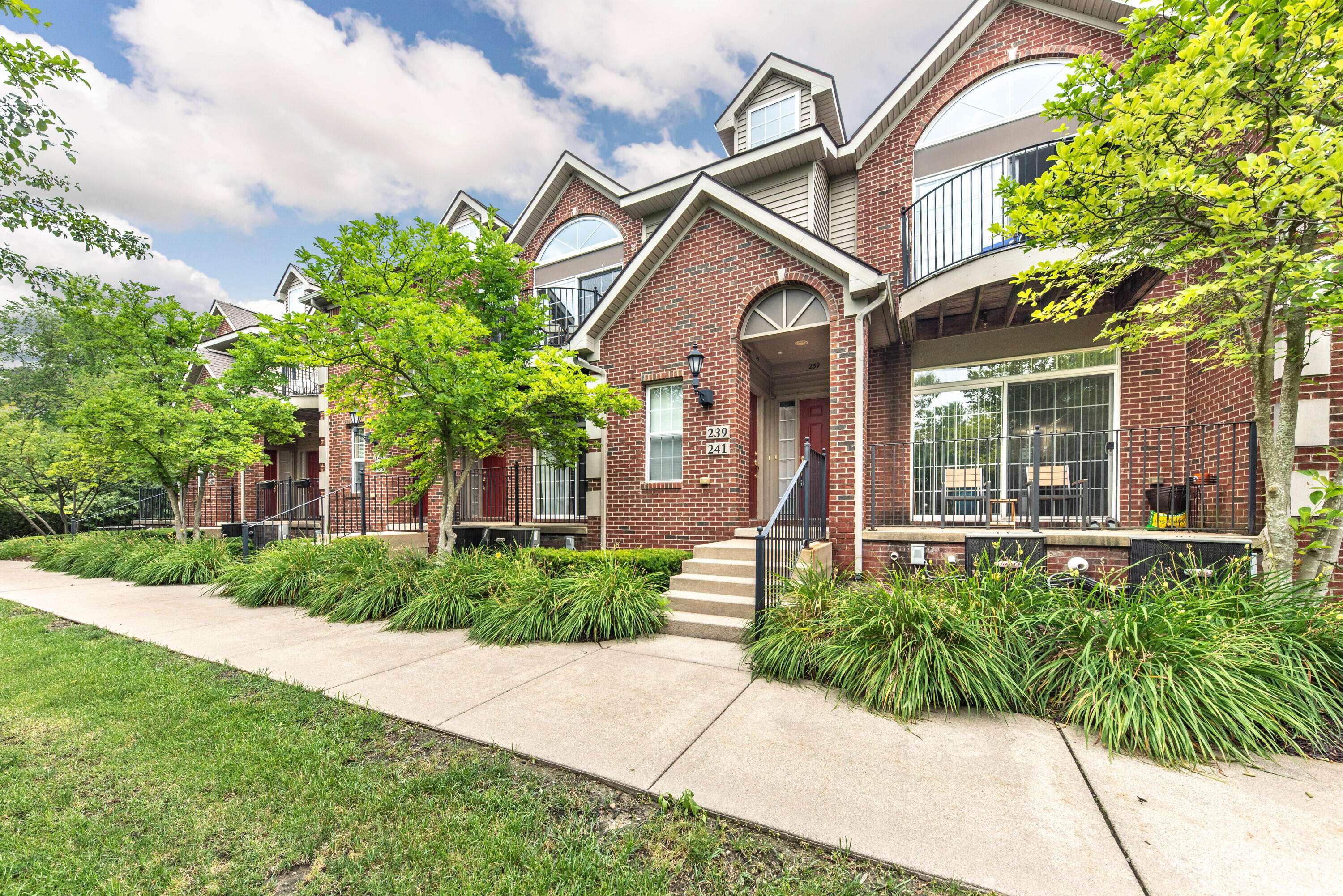 Ann Arbor, MI 48103,241 W Oakbrook Drive