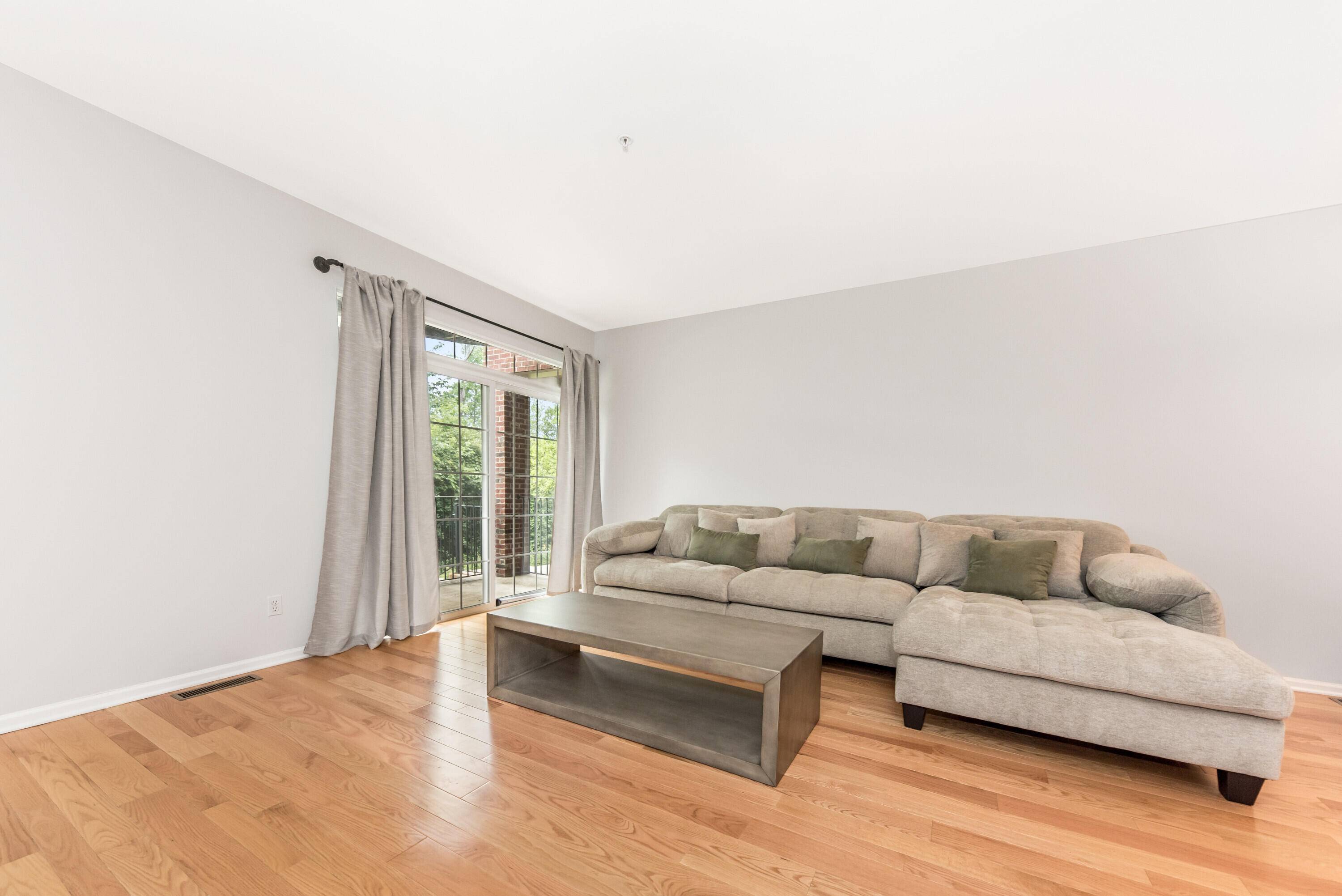 Ann Arbor, MI 48103,241 W Oakbrook Drive