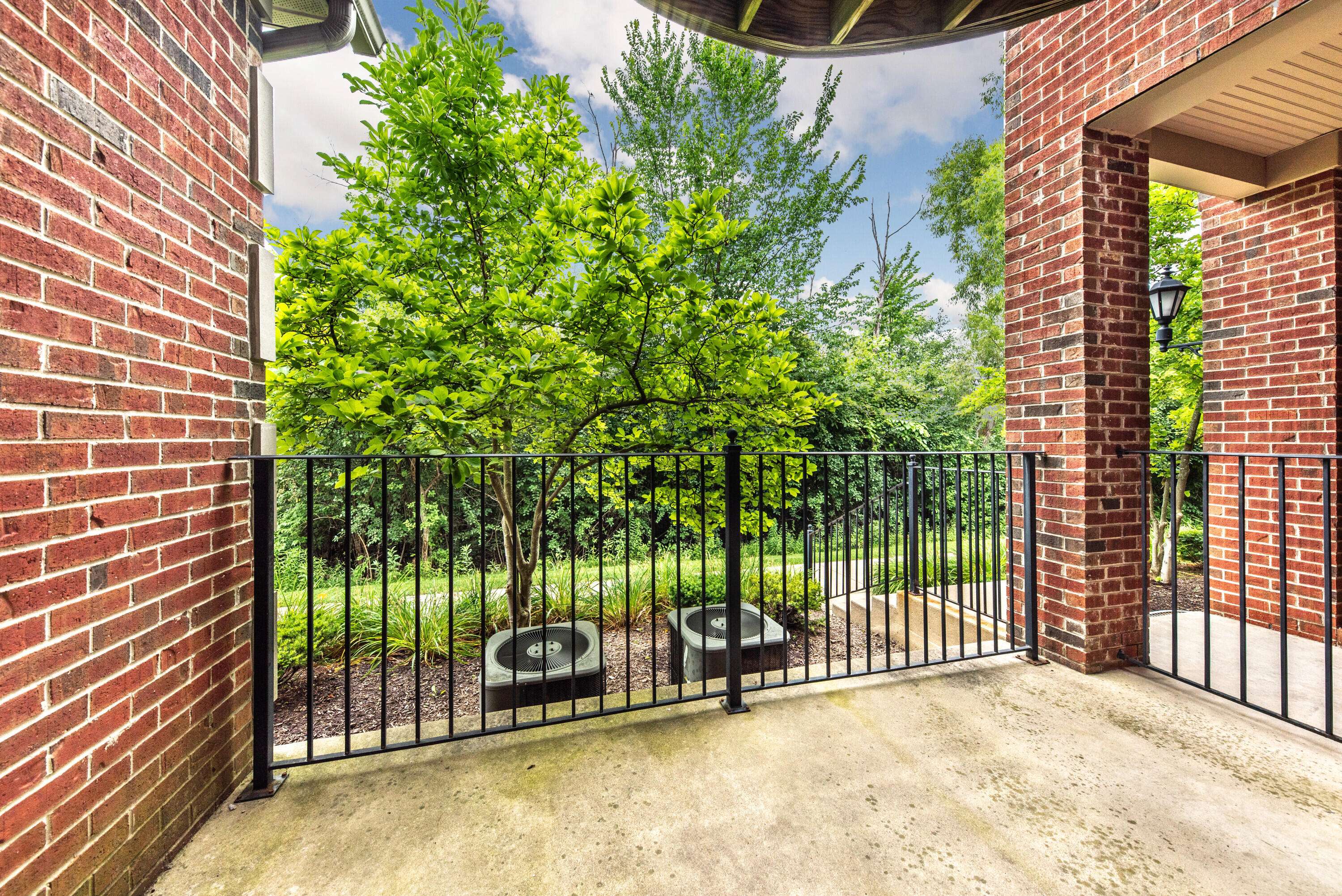 Ann Arbor, MI 48103,241 W Oakbrook Drive