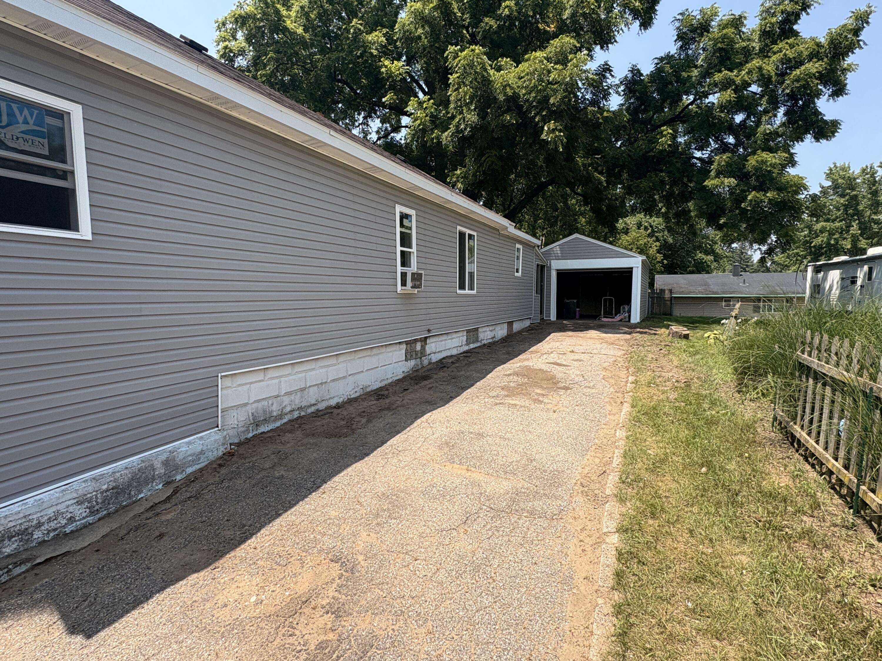 Pontiac, MI 48340,709 Kinney Road