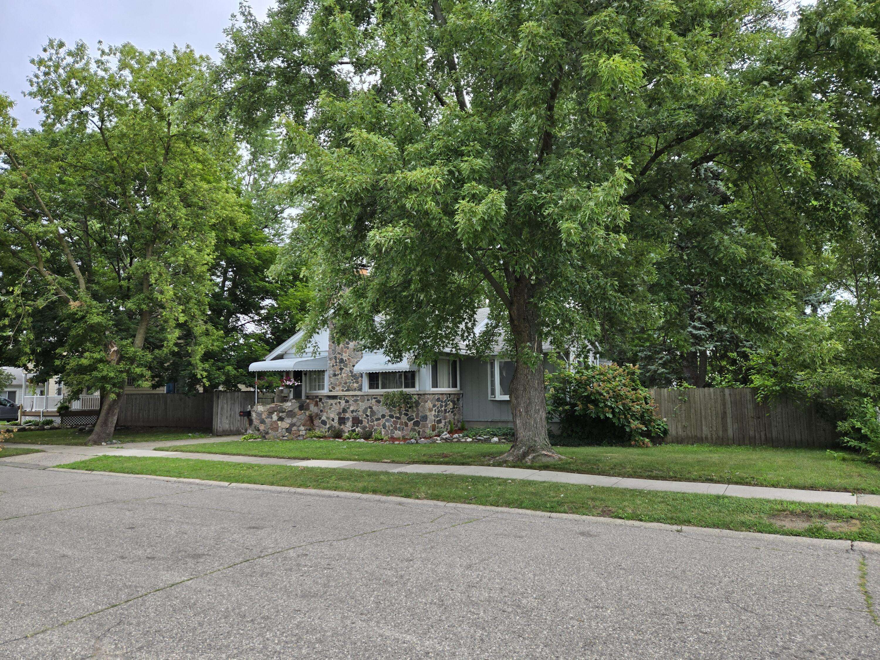 Hazel Park, MI 48030,23060 Hoover Avenue