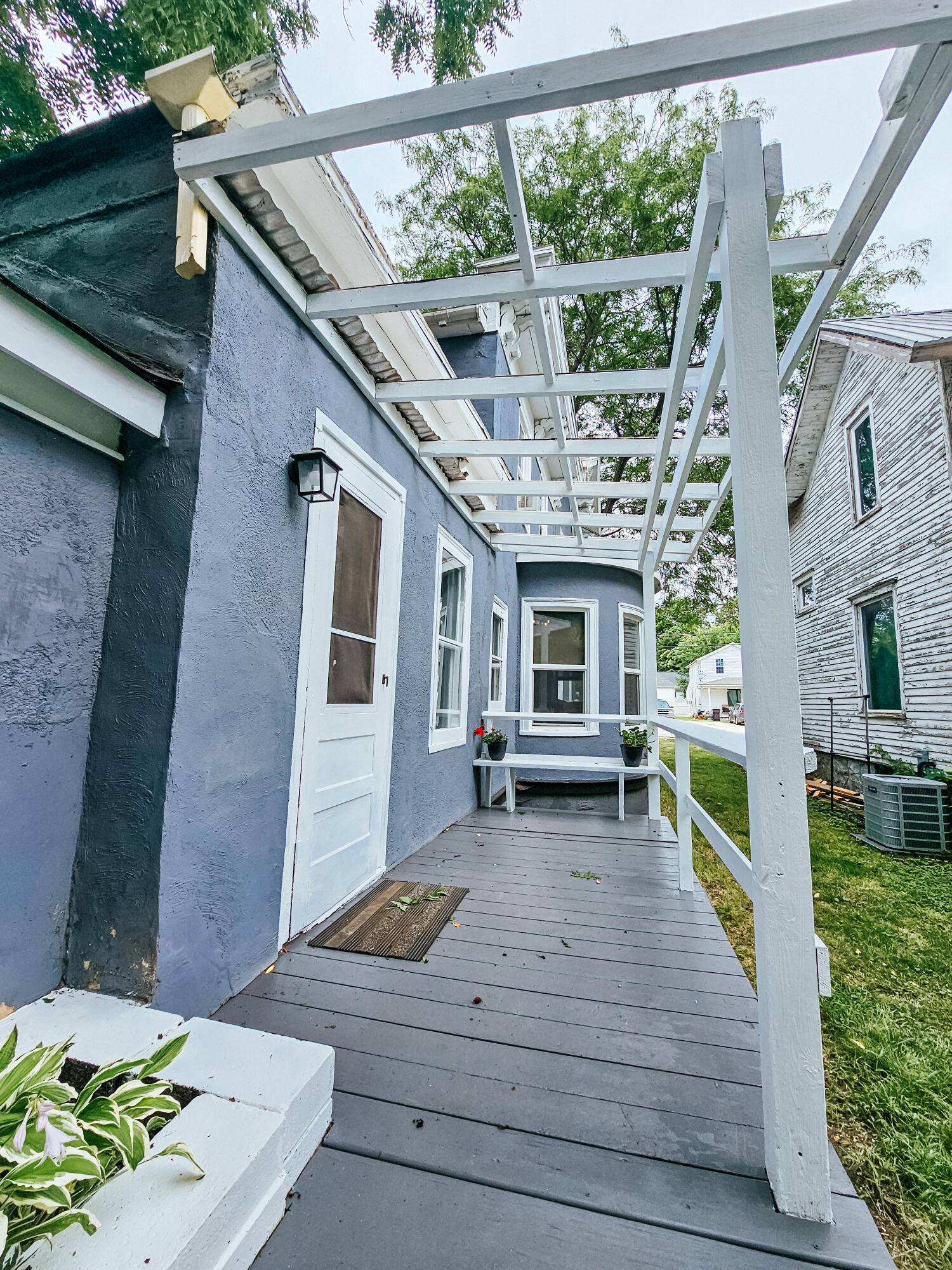 Jonesville, MI 49250,118 Maumee Street