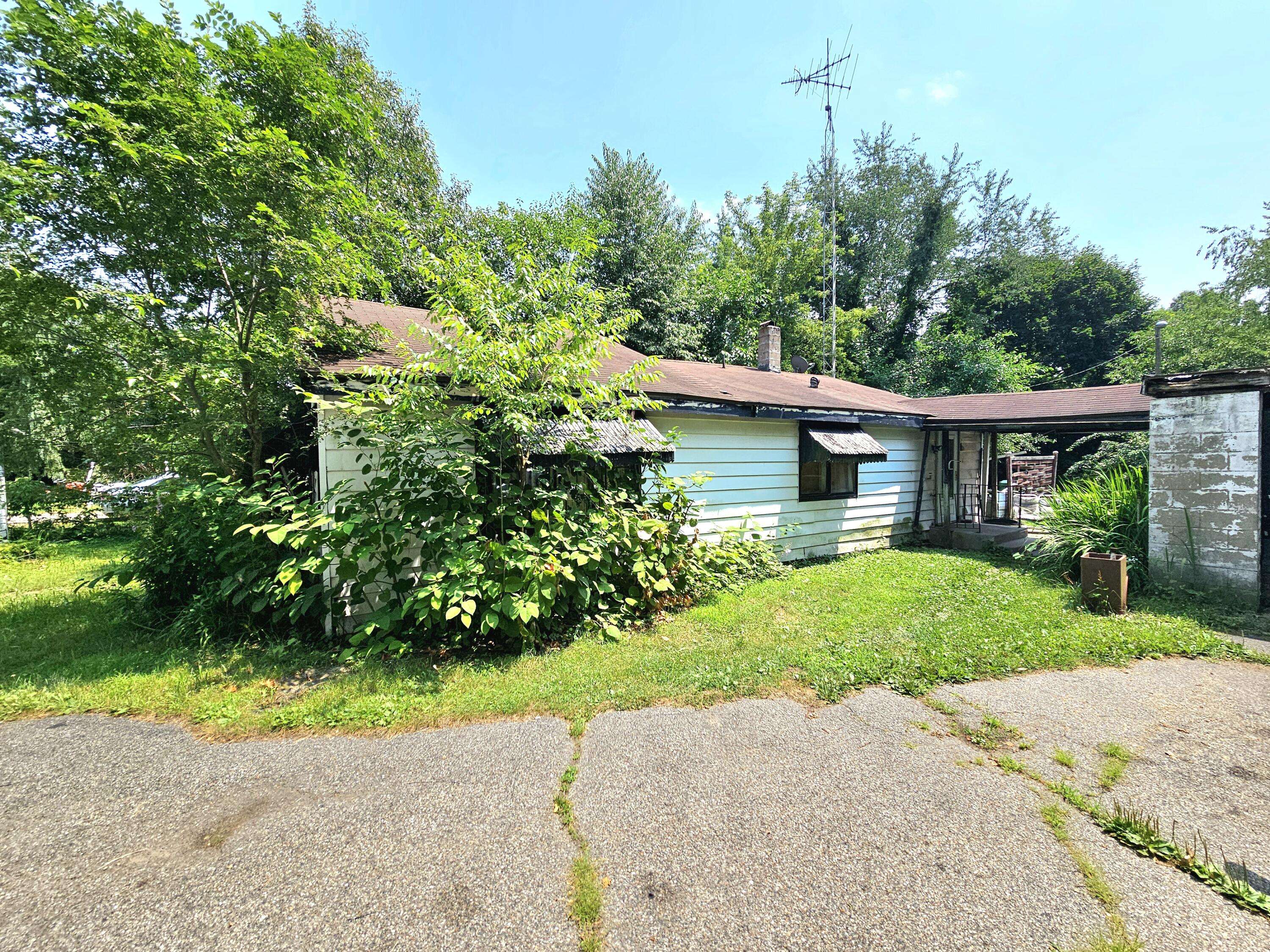 Three Rivers, MI 49093,17881 S River Road