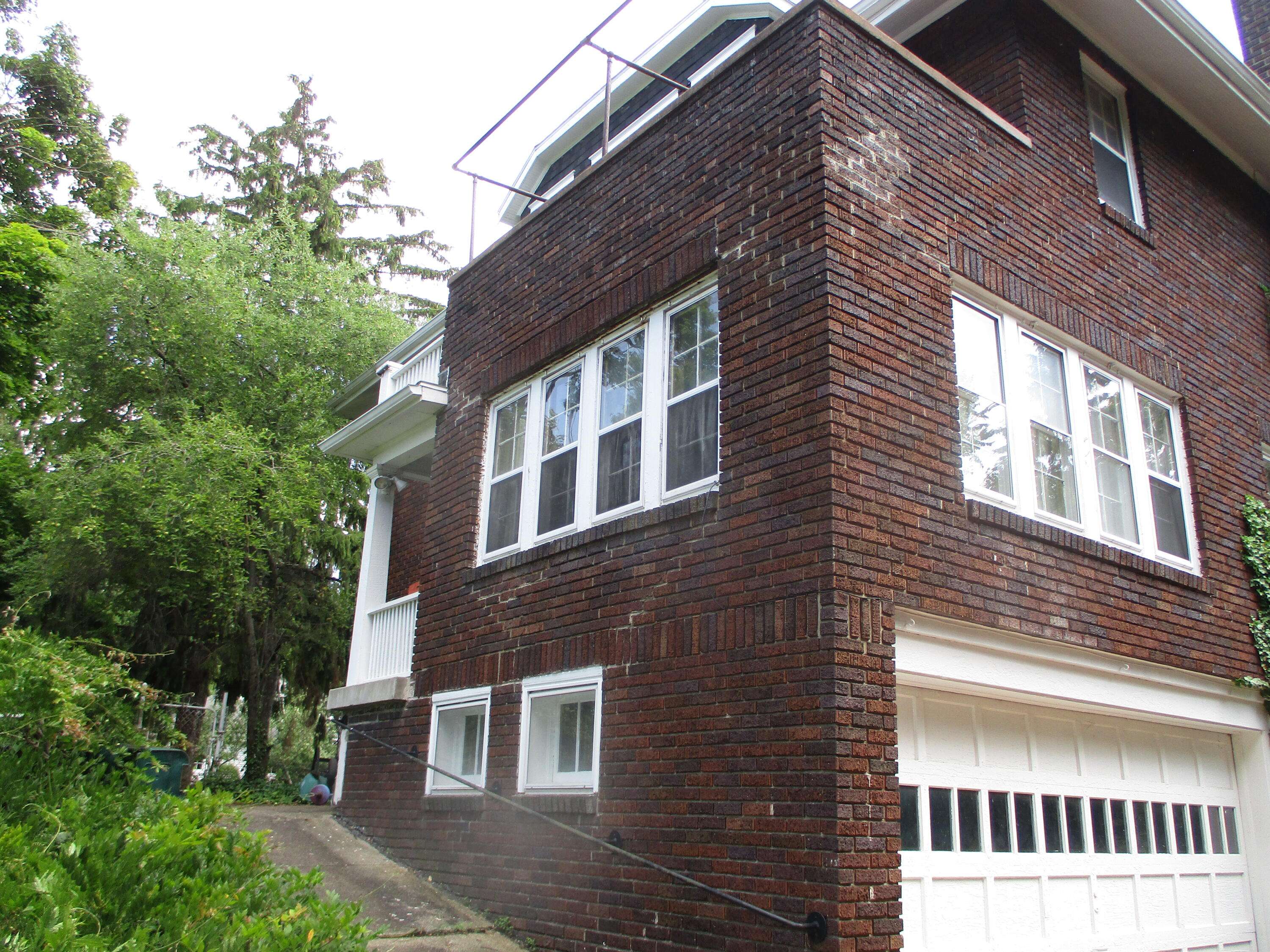 Lansing, MI 48910,1912 Moores River Drive