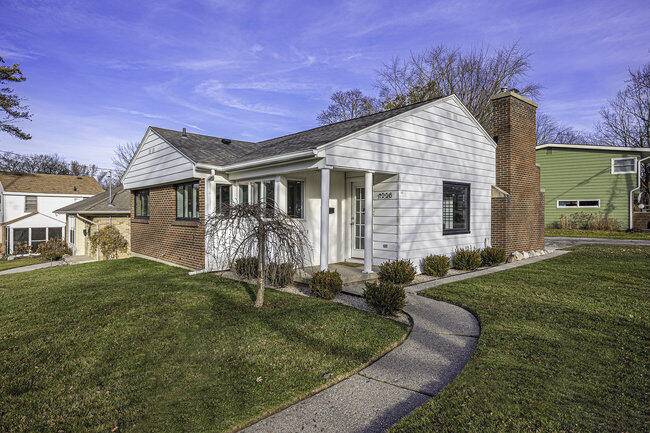 Grand Rapids, MI 49506,1558 Lake Grove SE Avenue