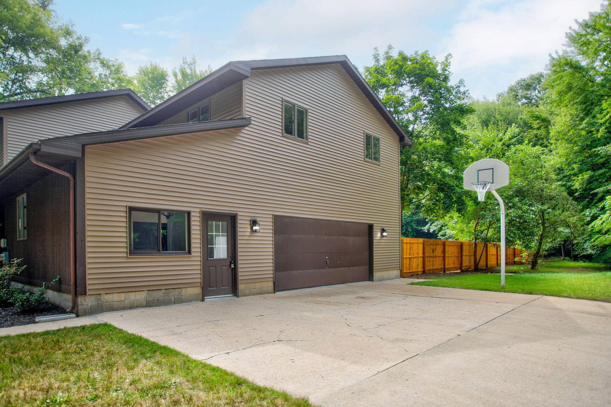 Muskegon, MI 49445,4983 W River Road