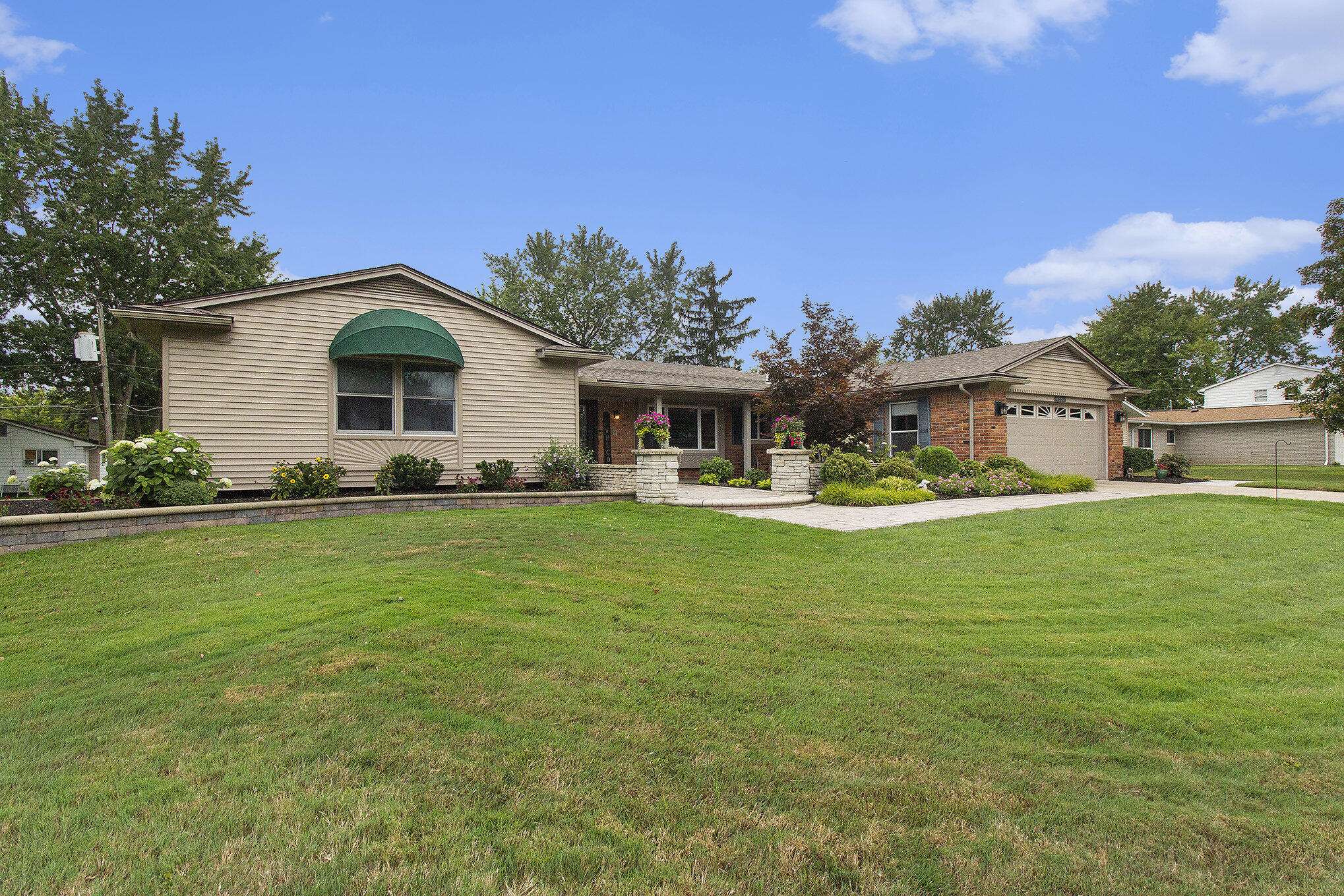 Farmington Hills, MI 48336,25847 Castlereigh Drive