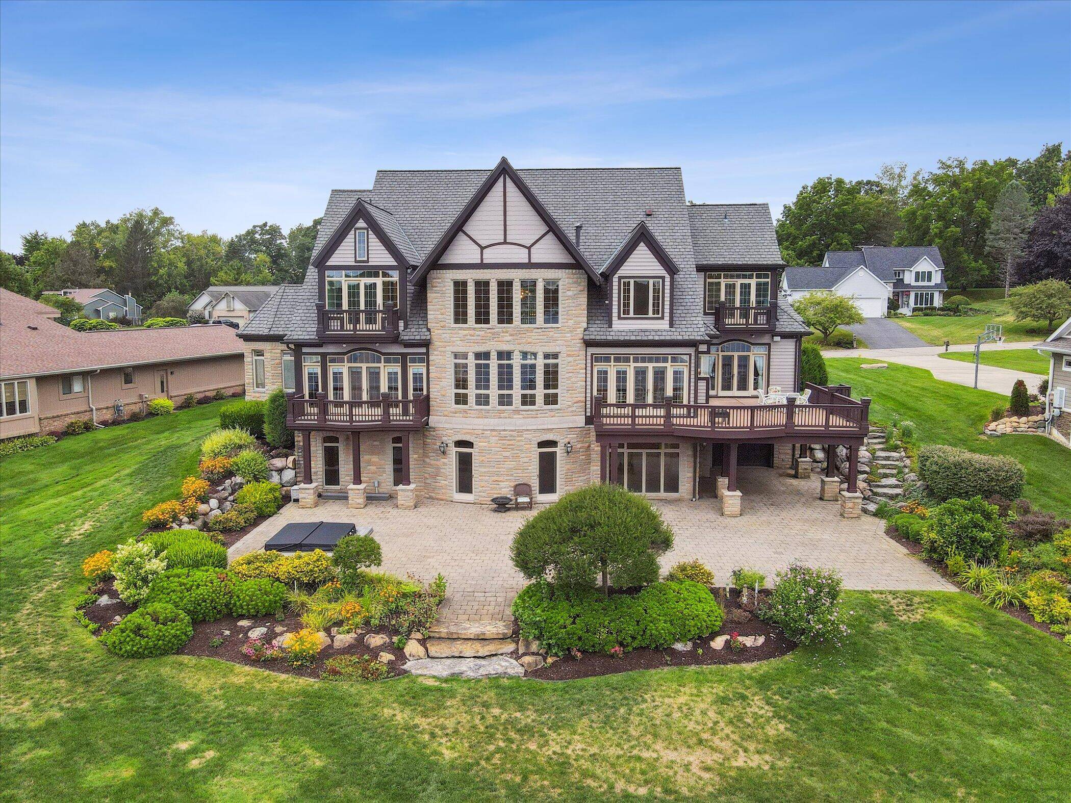 Fenton, MI 48430,4349 Island View Drive