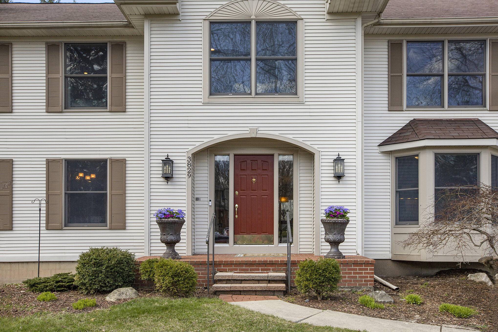 Ann Arbor, MI 48105,3829 Waldenwood Drive