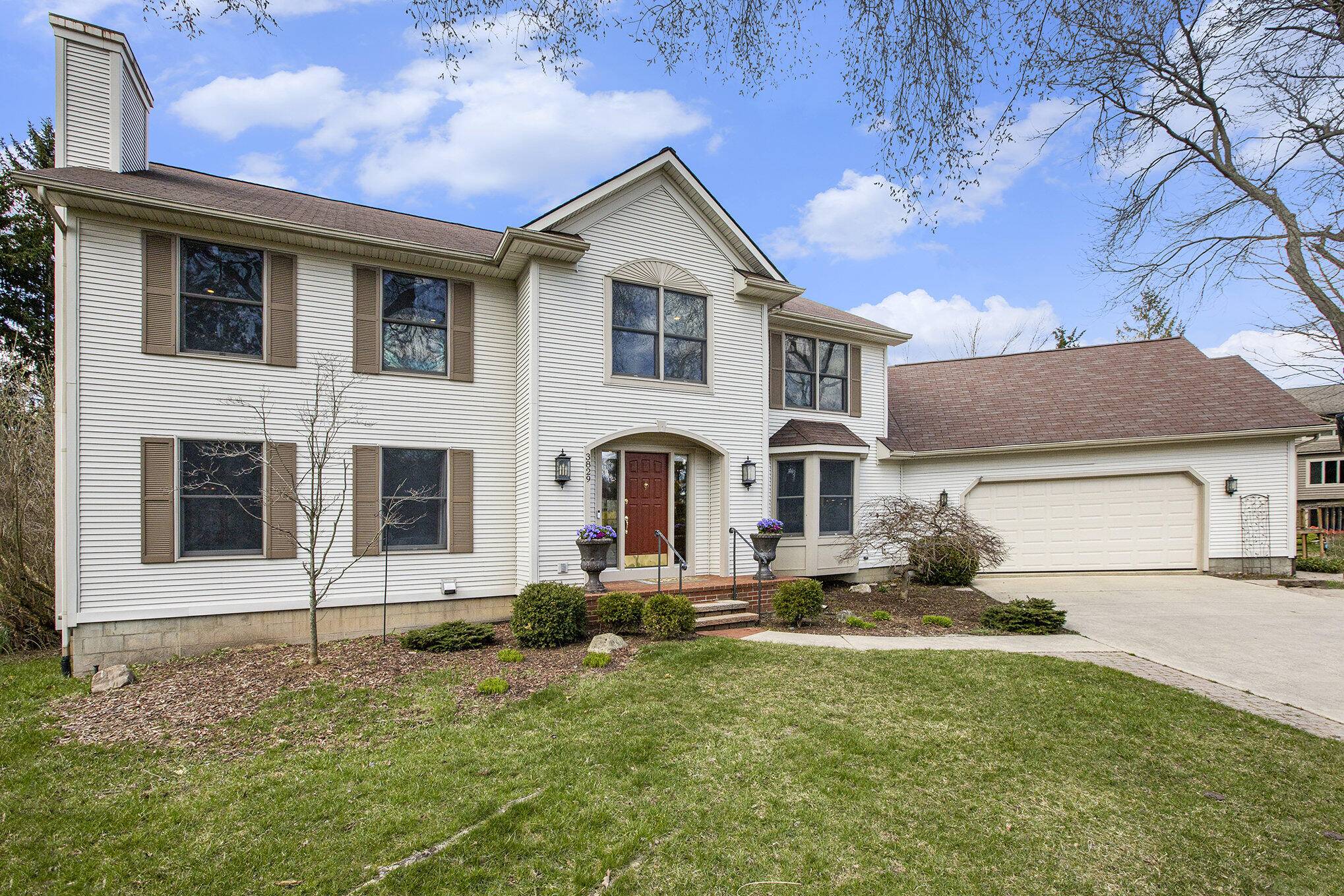 Ann Arbor, MI 48105,3829 Waldenwood Drive