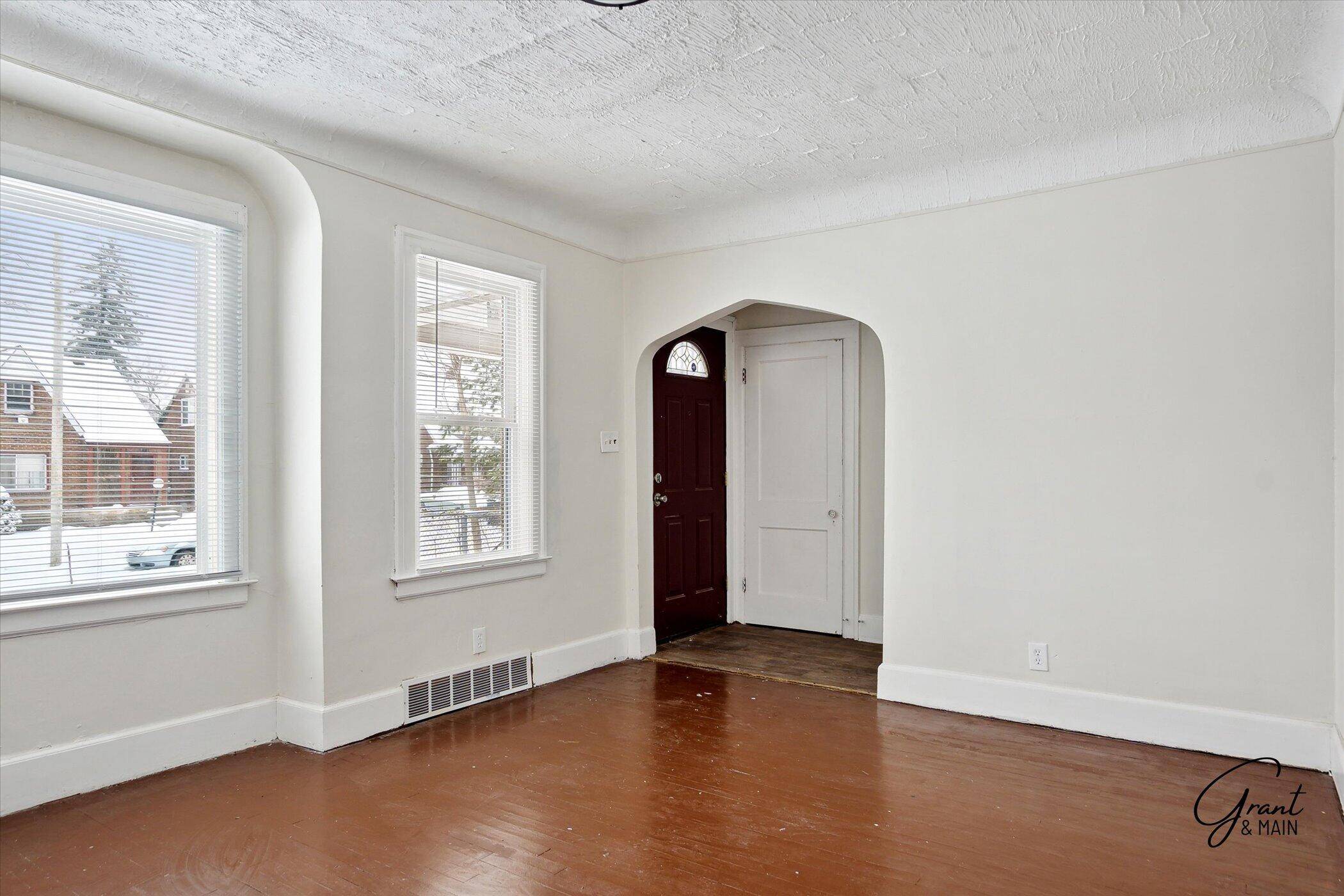 Detroit, MI 48213,14466 Chelsea Avenue