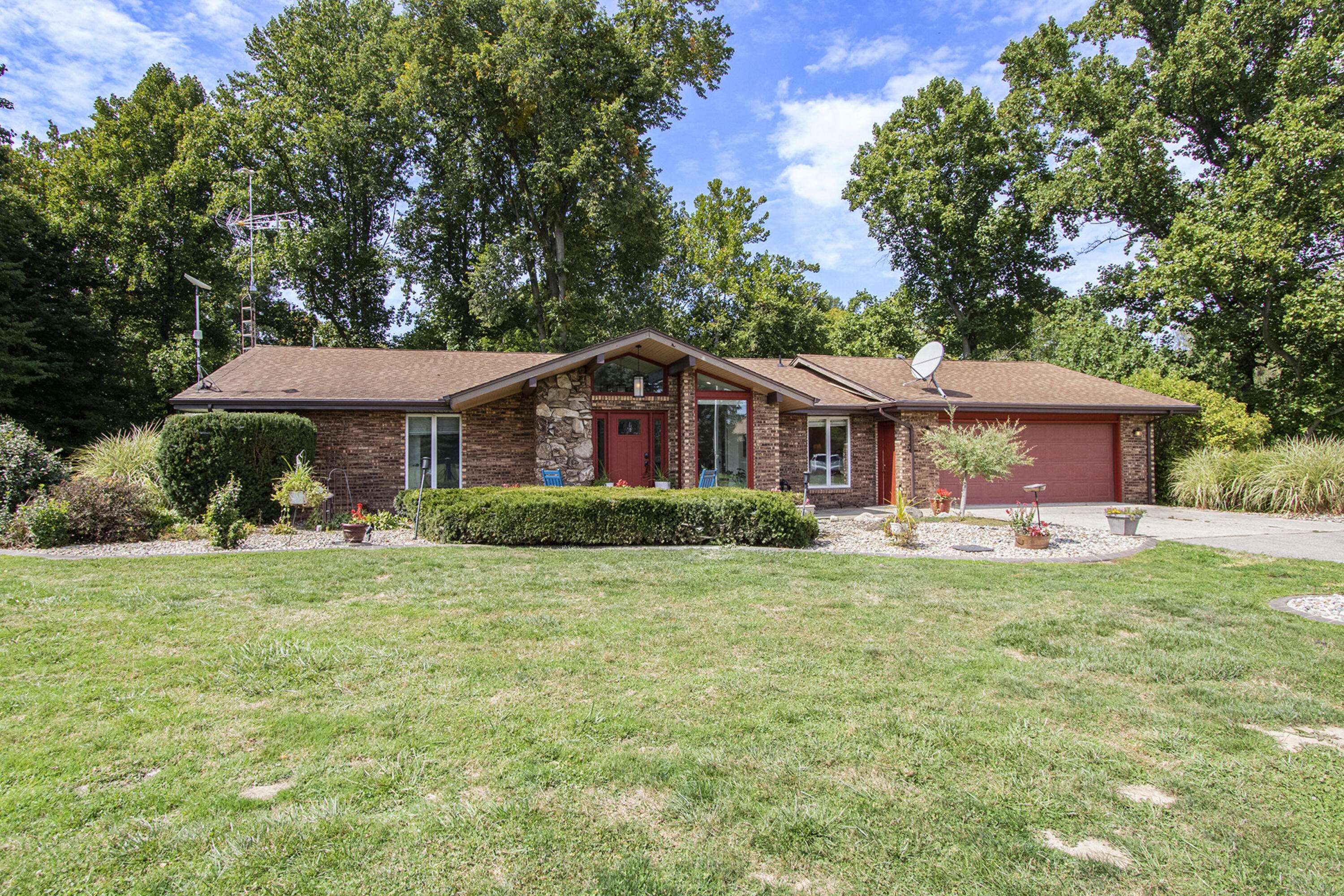 Eau Claire, MI 49111,7196 Naomi Road