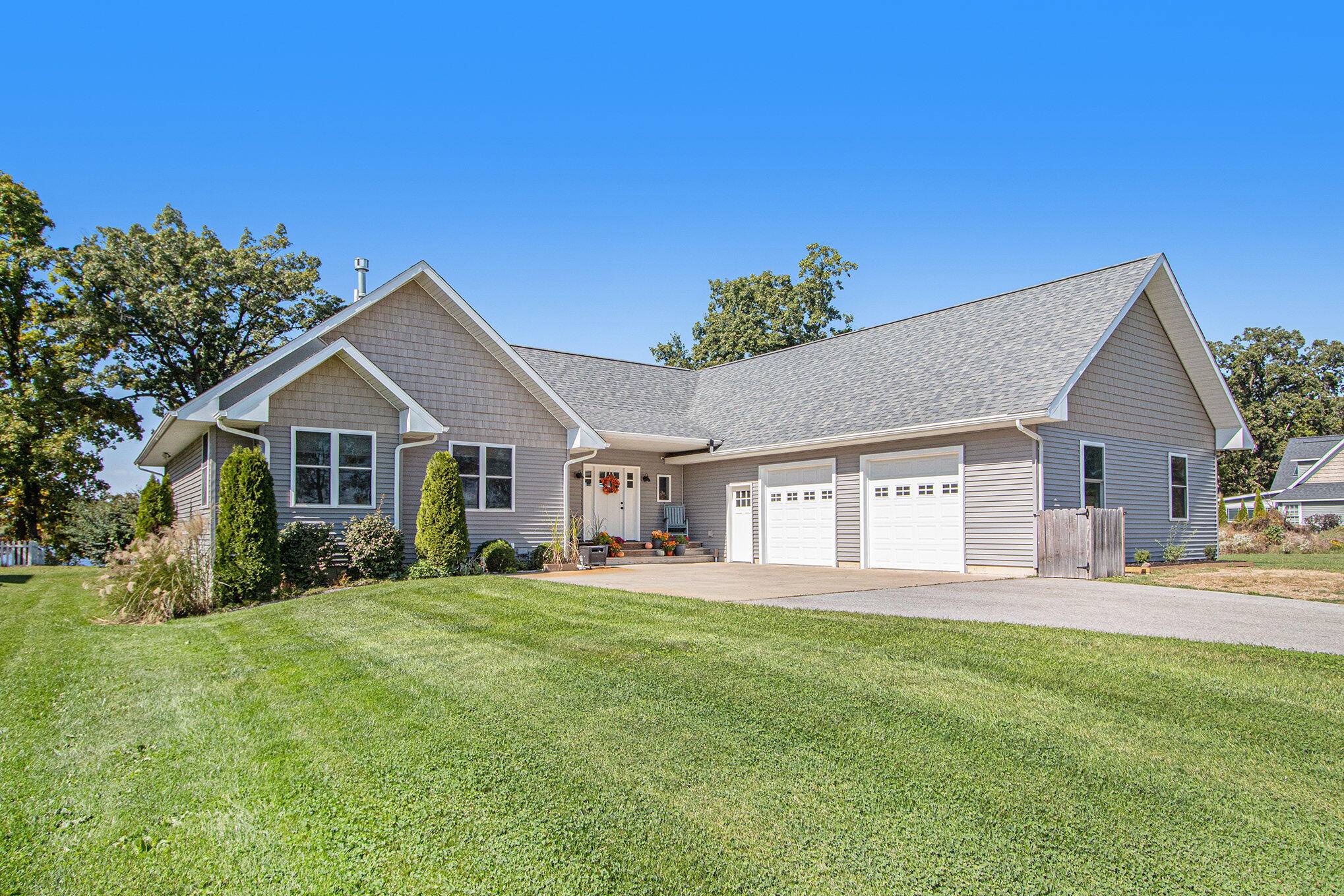 Sturgis, MI 49091,61704 Crystal Beach Drive