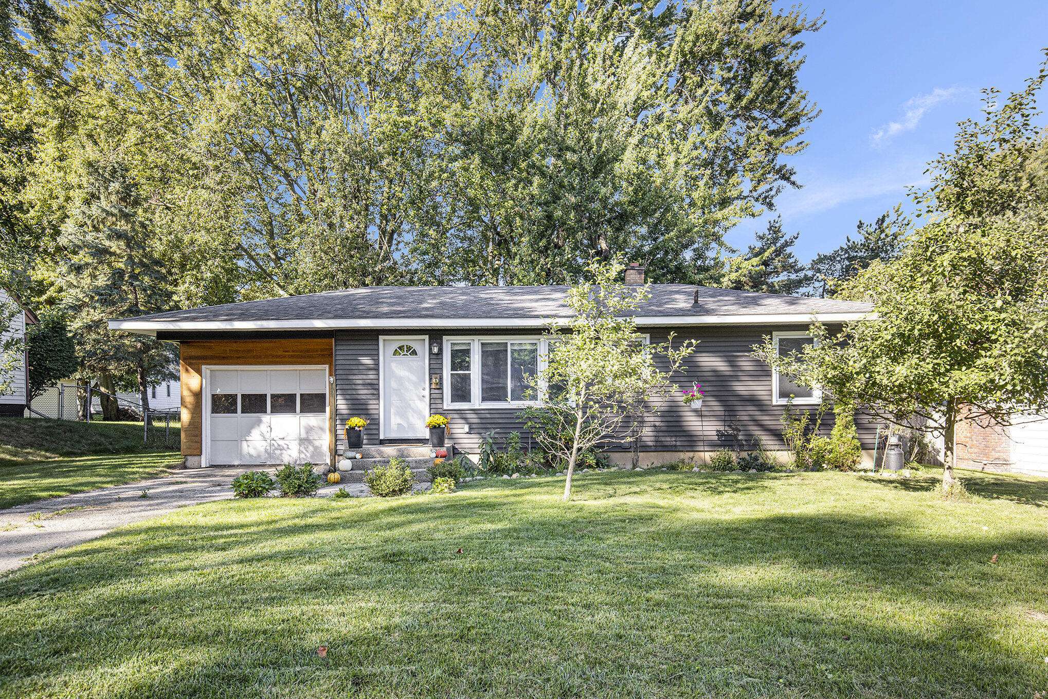 Grand Rapids, MI 49504,1289 Lancaster NW Avenue