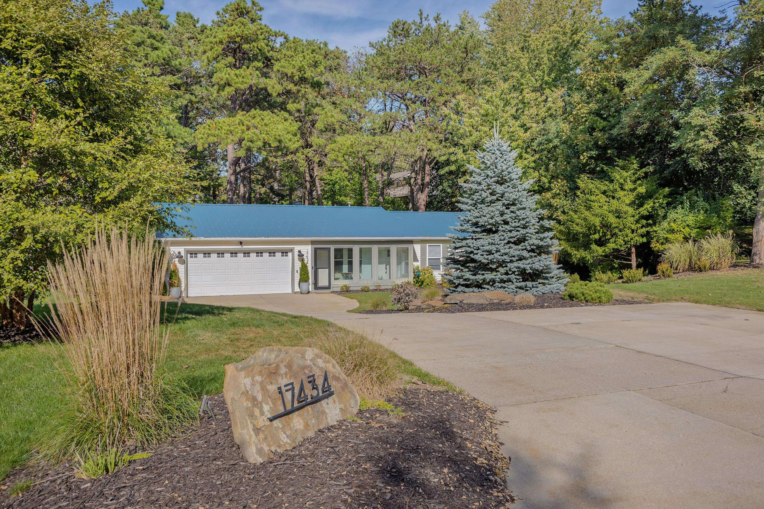 Spring Lake, MI 49456,17434 Hiawatha Drive