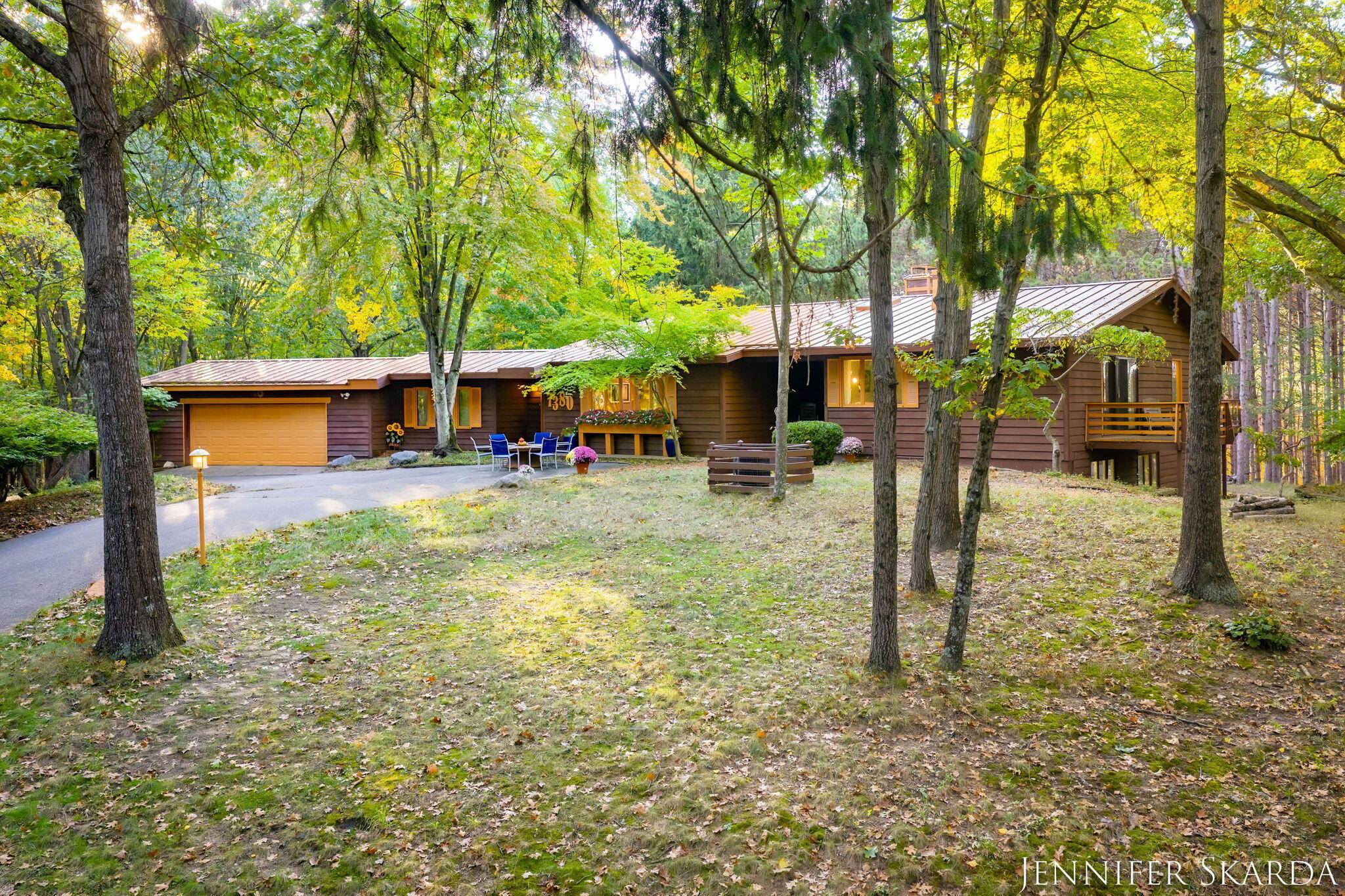 Ada, MI 49301,7380 Leonard NE Street