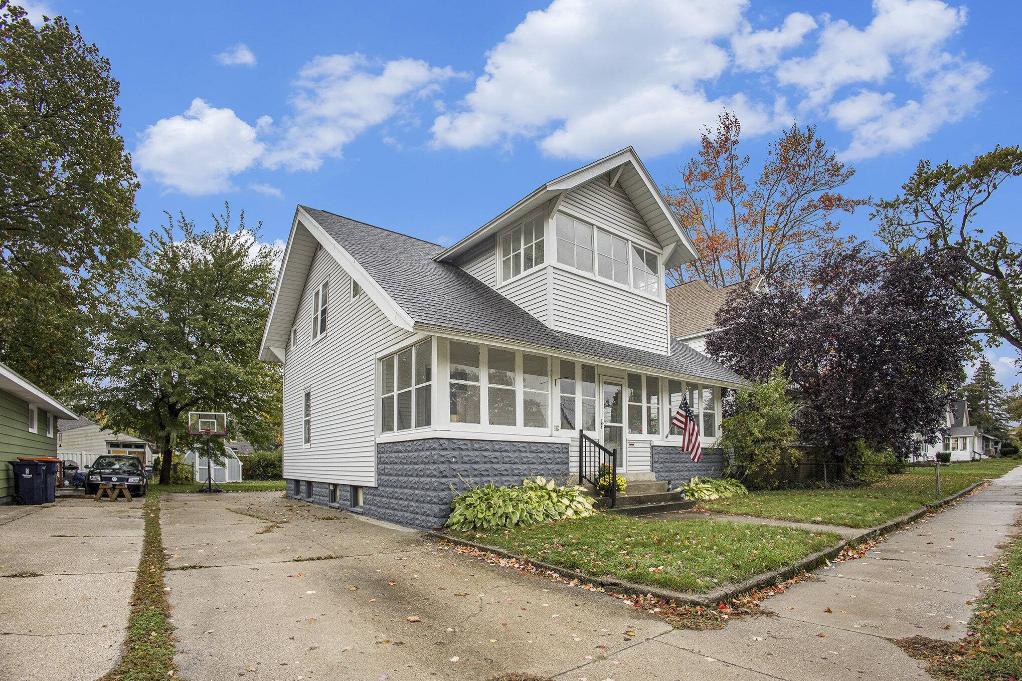 Holland, MI 49423,112 E 24th Street