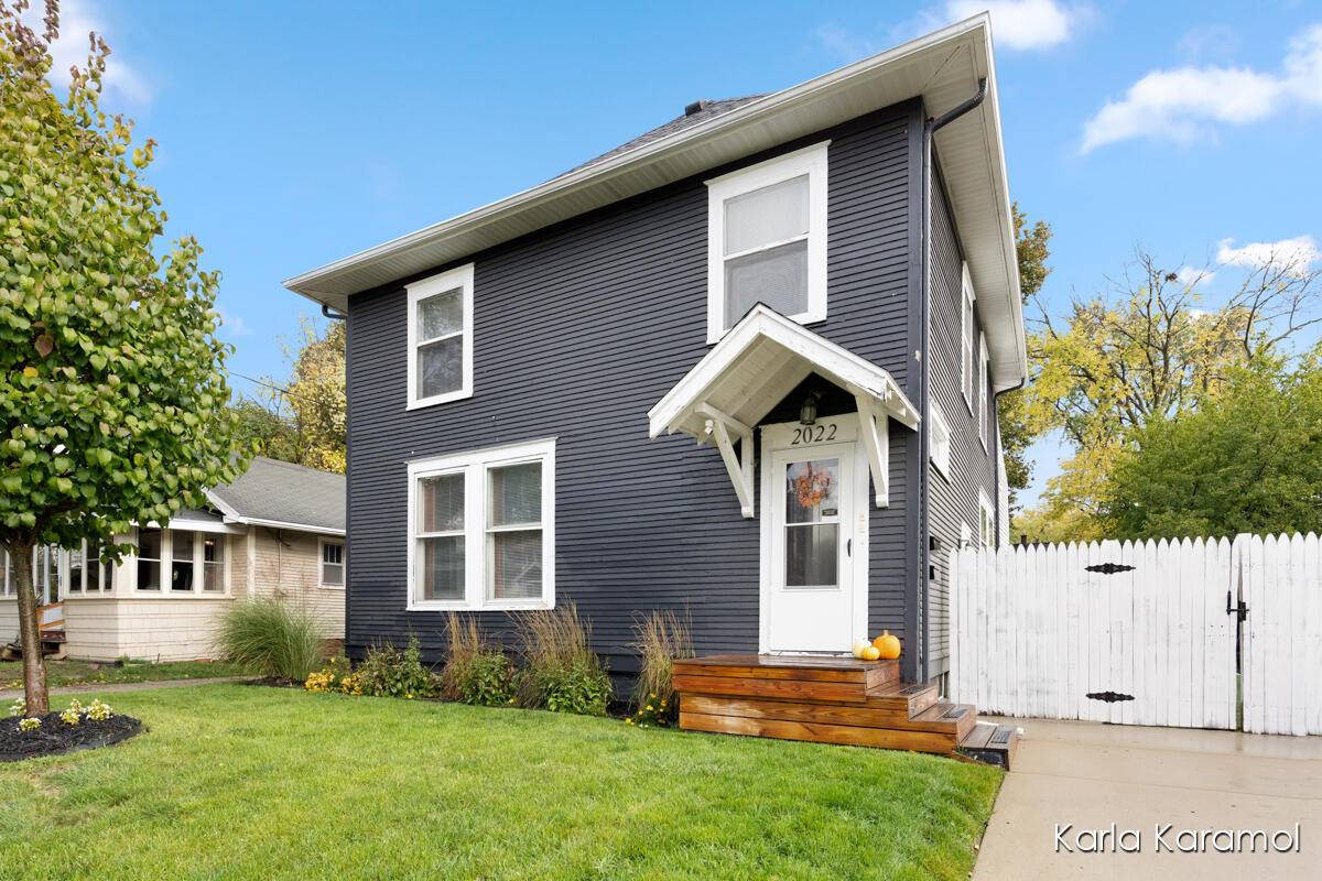 Grand Rapids, MI 49505,2022 Edgewood NE Avenue