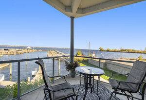 Muskegon, MI 49441,2964 Lakeshore Drive #E102