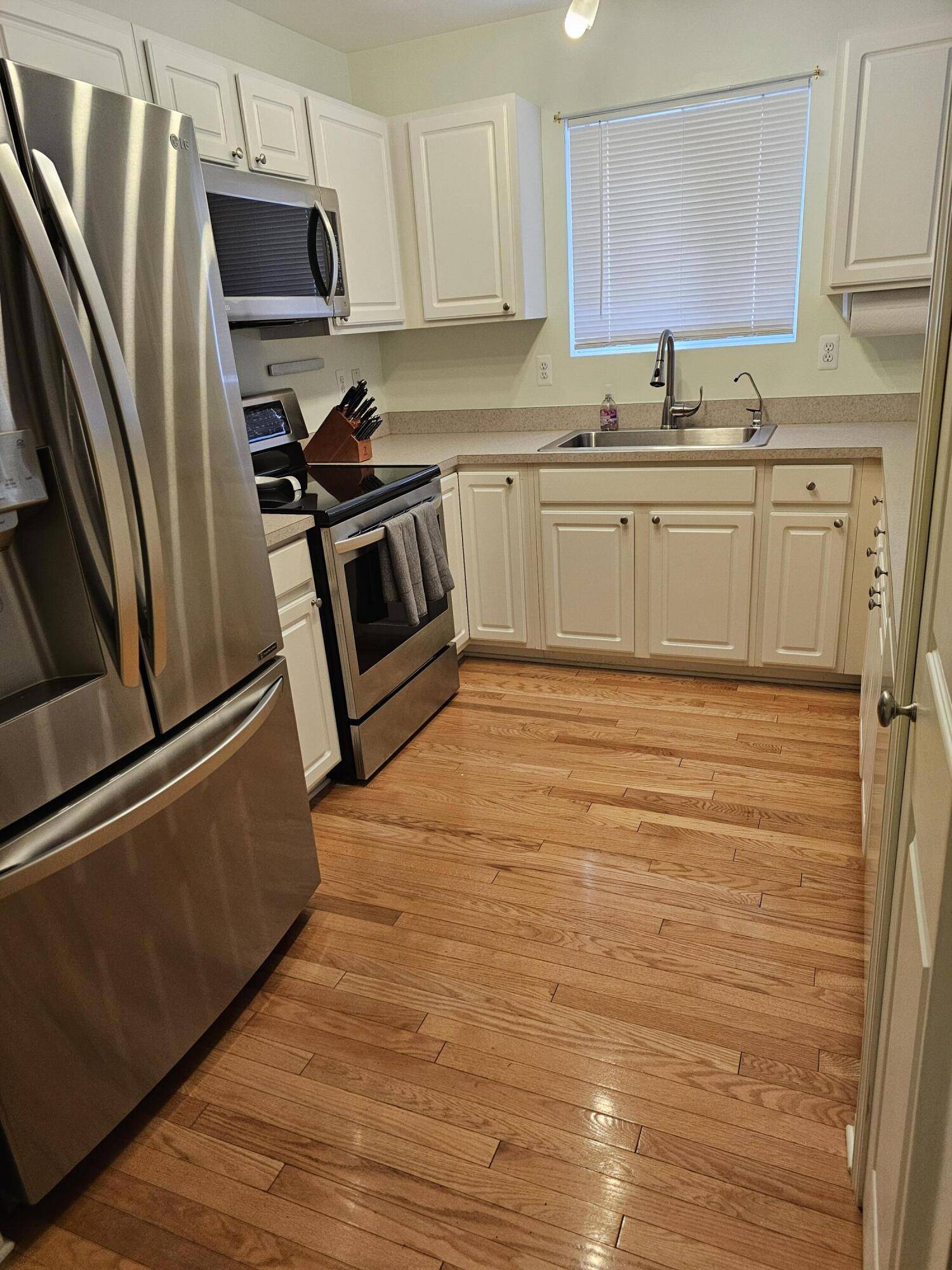 Livonia, MI 48150,9073 Newport Way Way