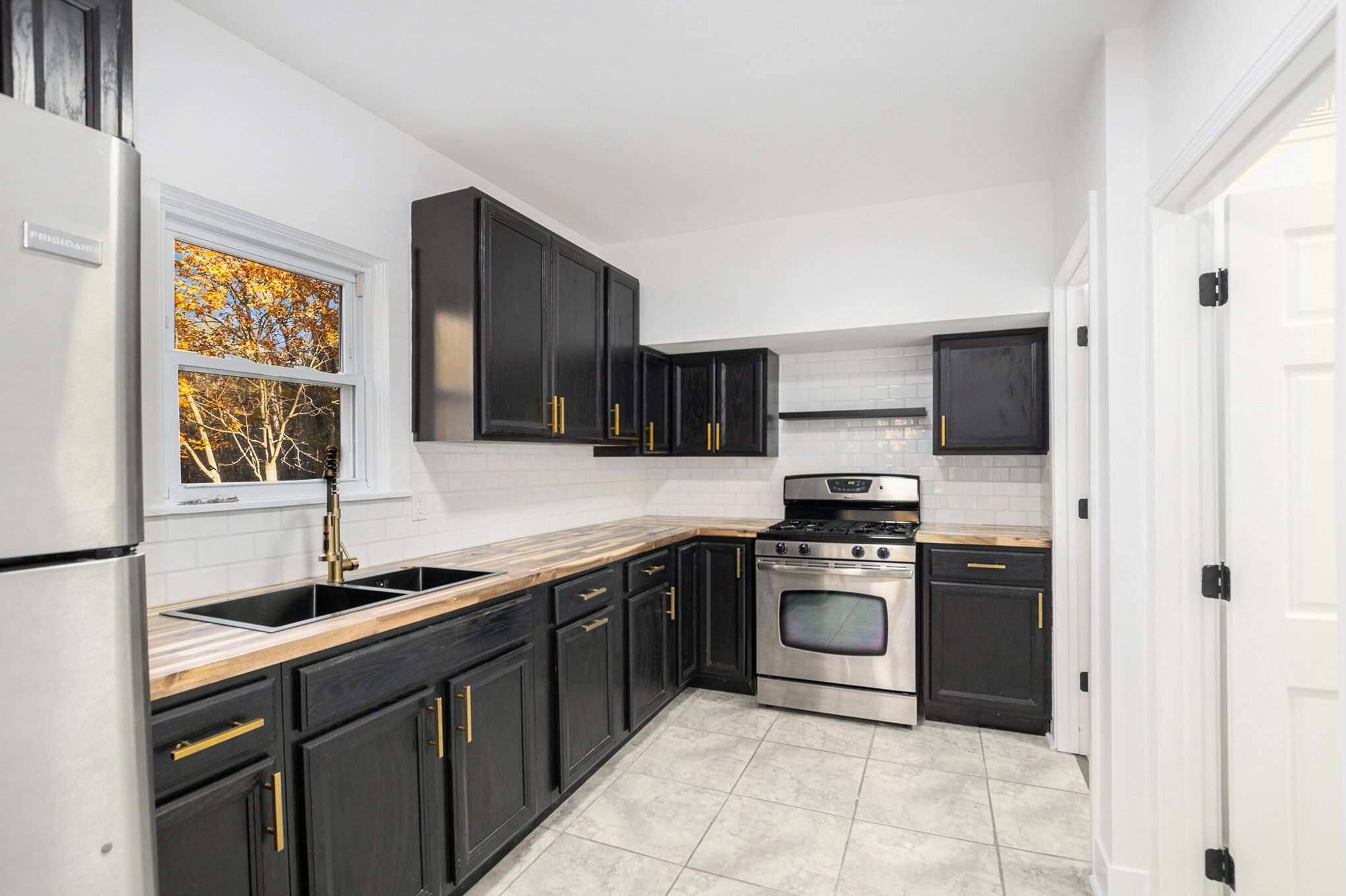 Ravenna, MI 49451,8392 Evanston Avenue