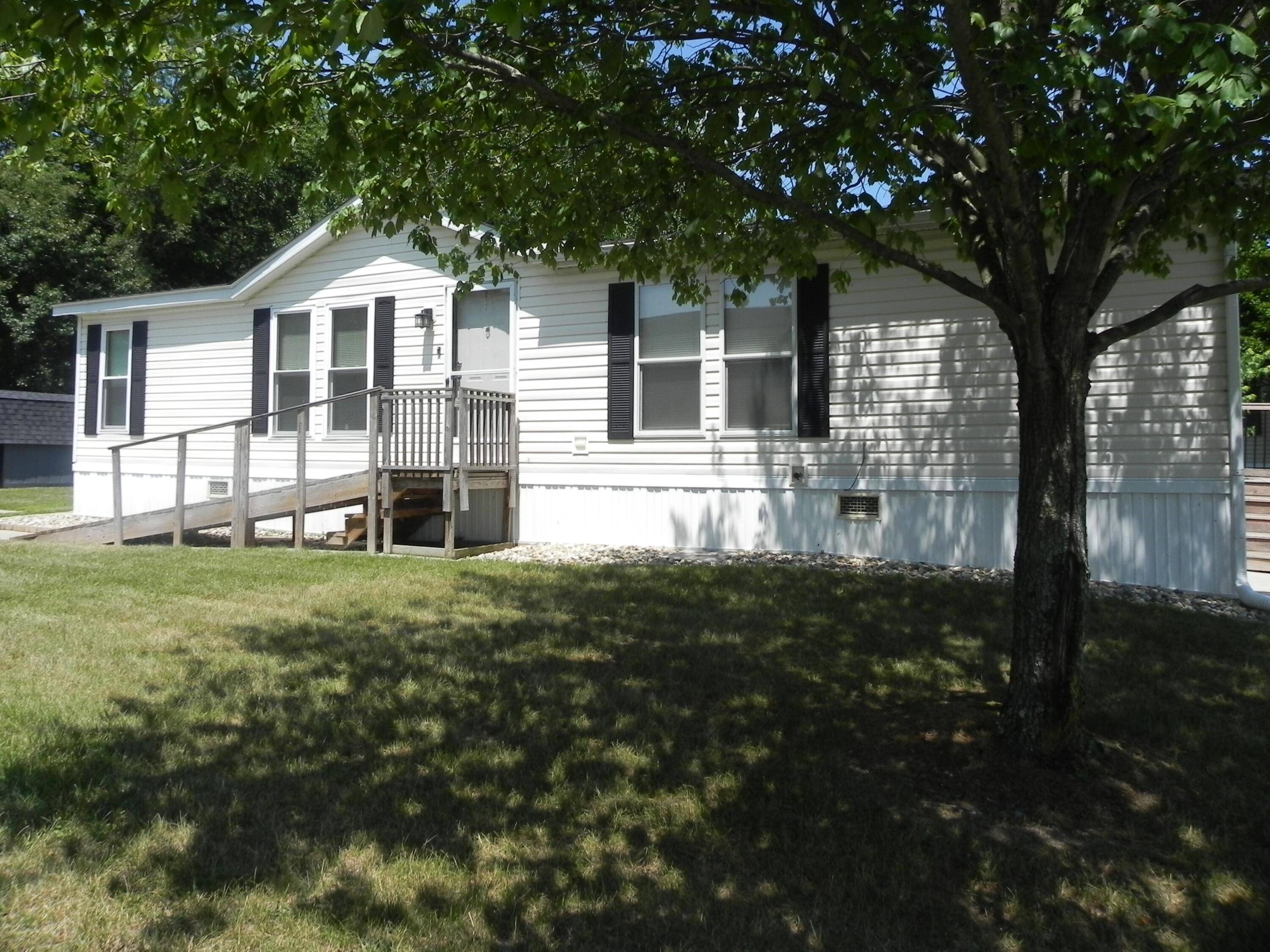 Three Rivers, MI 49093,1232 Shiawassee River Road