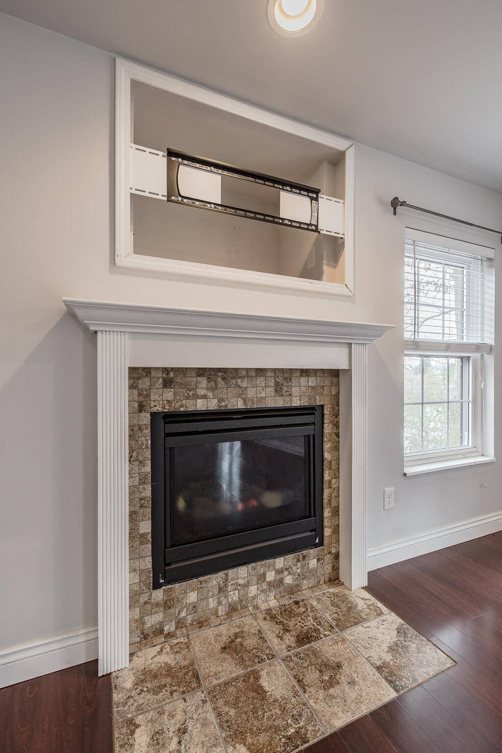 Lake Orion, MI 48360,324 N Stratford Lane