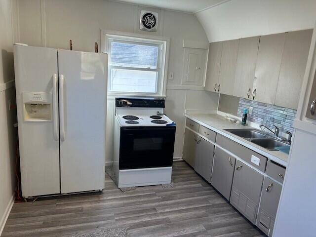 Evart, MI 49631,846 N oak st Street