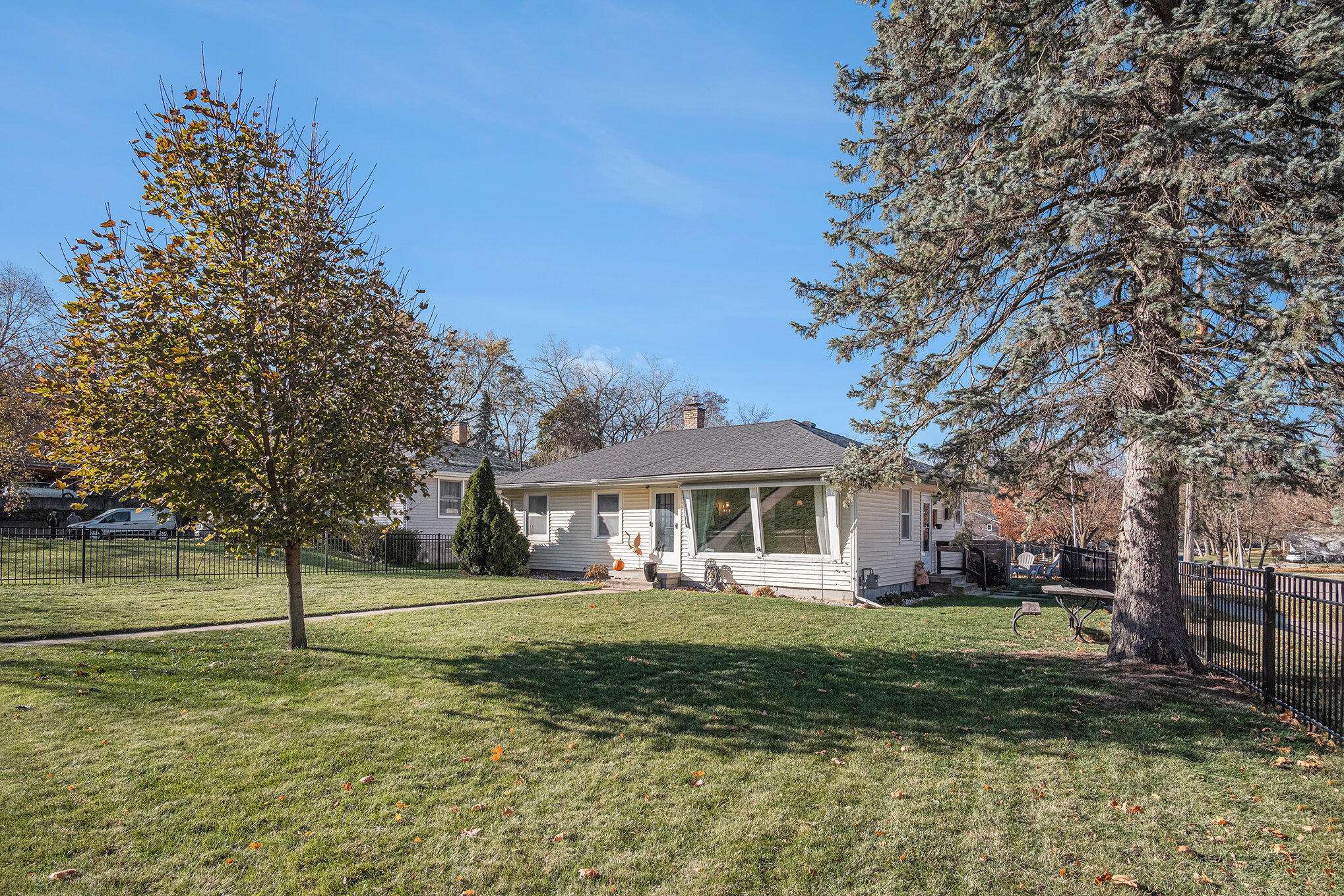 Grand Rapids, MI 49503,933 Diamond NE Avenue