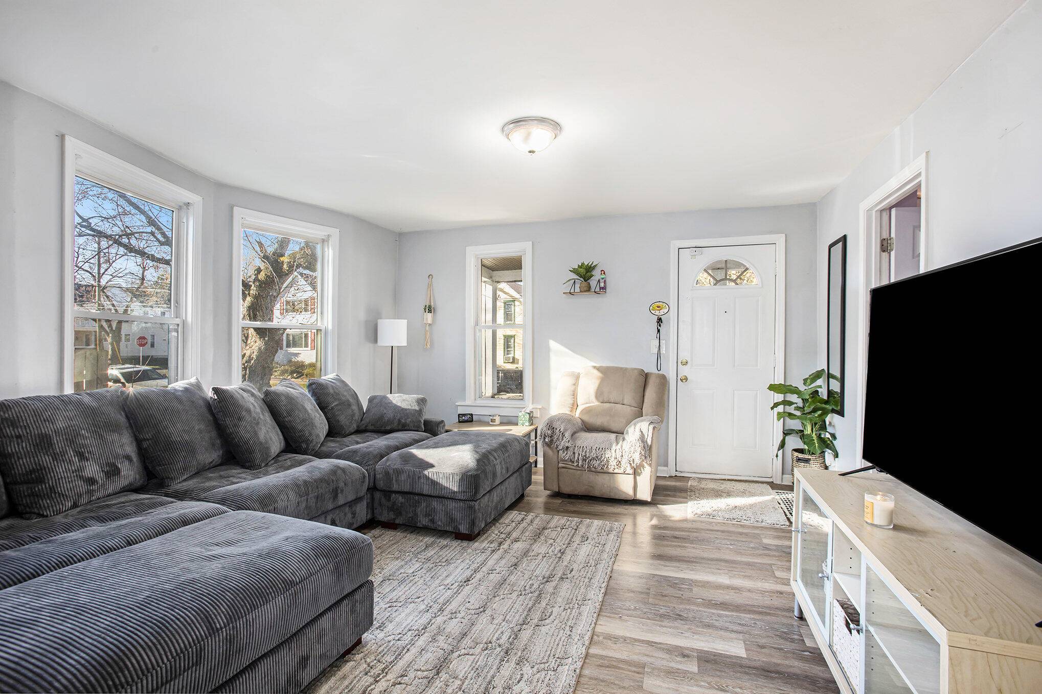 Grand Rapids, MI 49504,868 10th NW Street