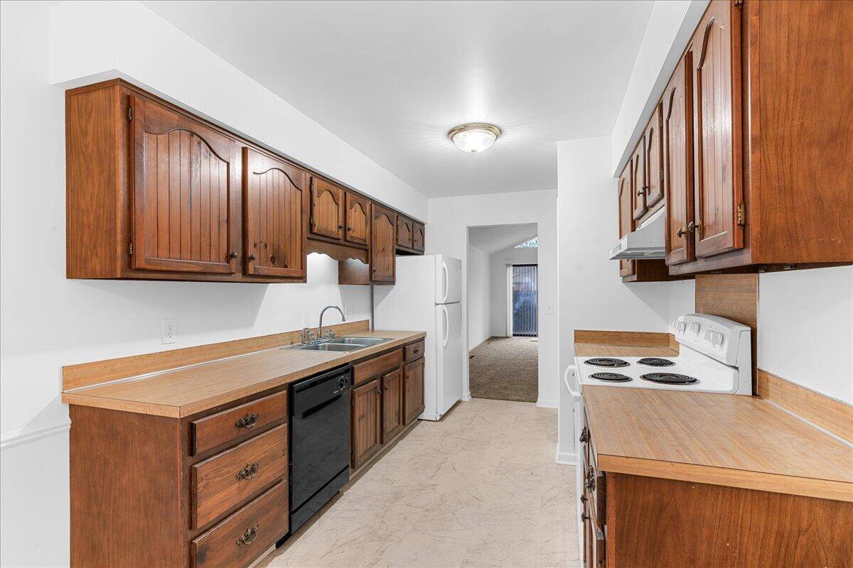 Lansing, MI 48917,1005 Grenoble Drive #H