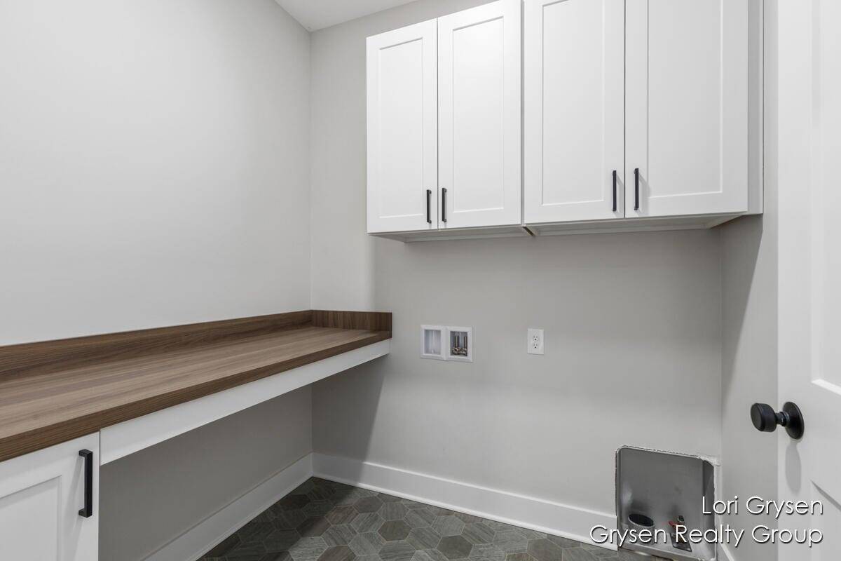 Hudsonville, MI 49426,6704 Sheldon Crossing Drive #45