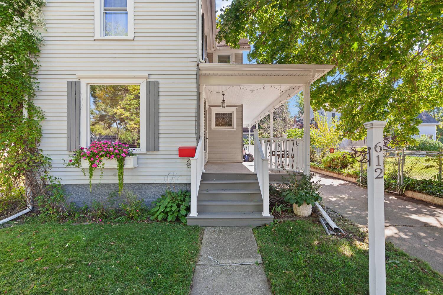 Adrian, MI 49221,612 N Clinton Street