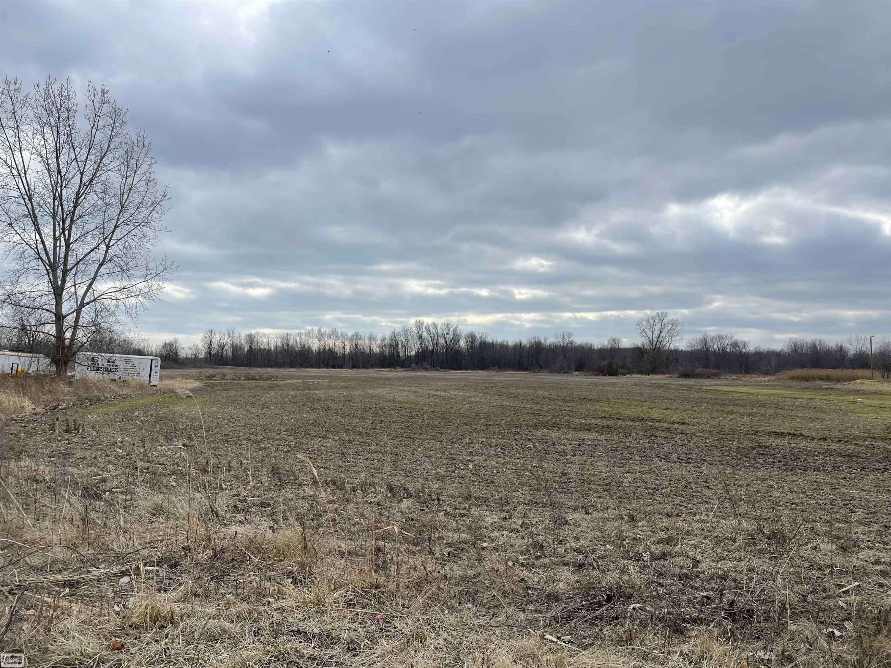 MI 48047,6018 COUNTY LINE Road
