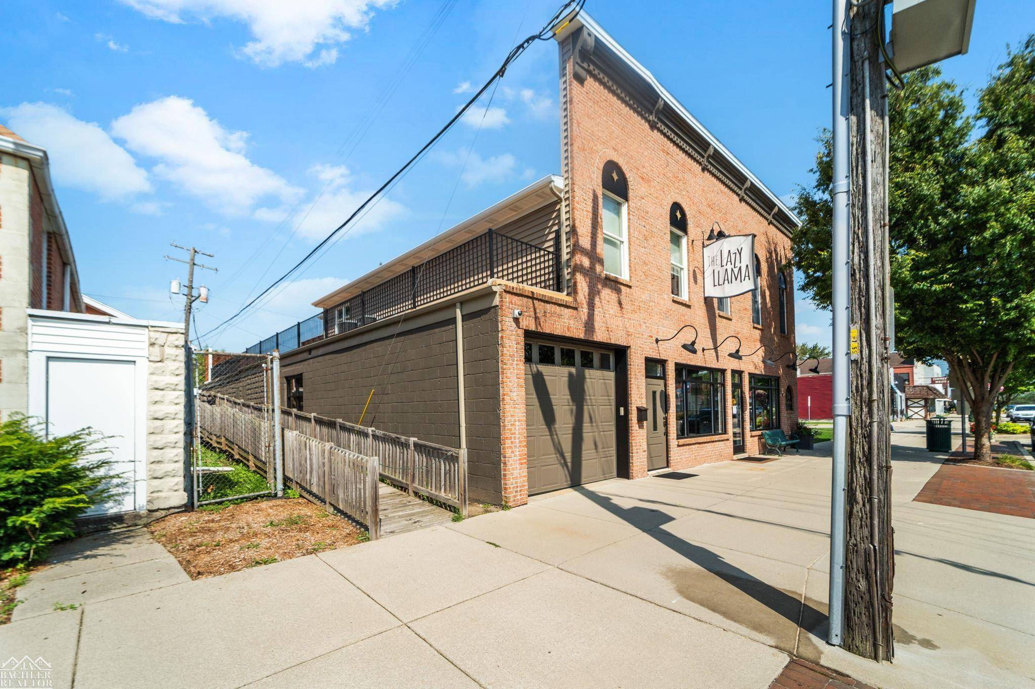 MI,214 Broadway Street