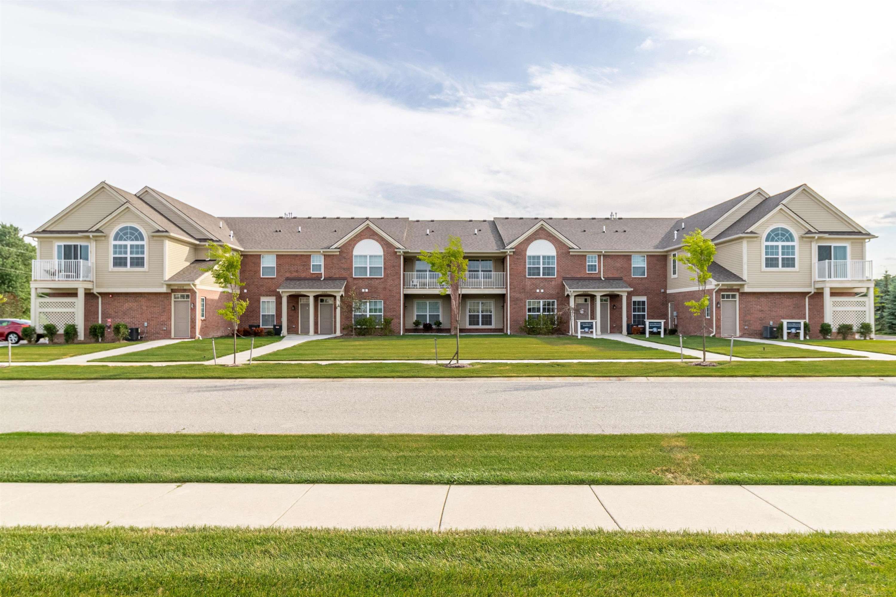 Macomb, MI 48042,21806 Aberdeen Drive