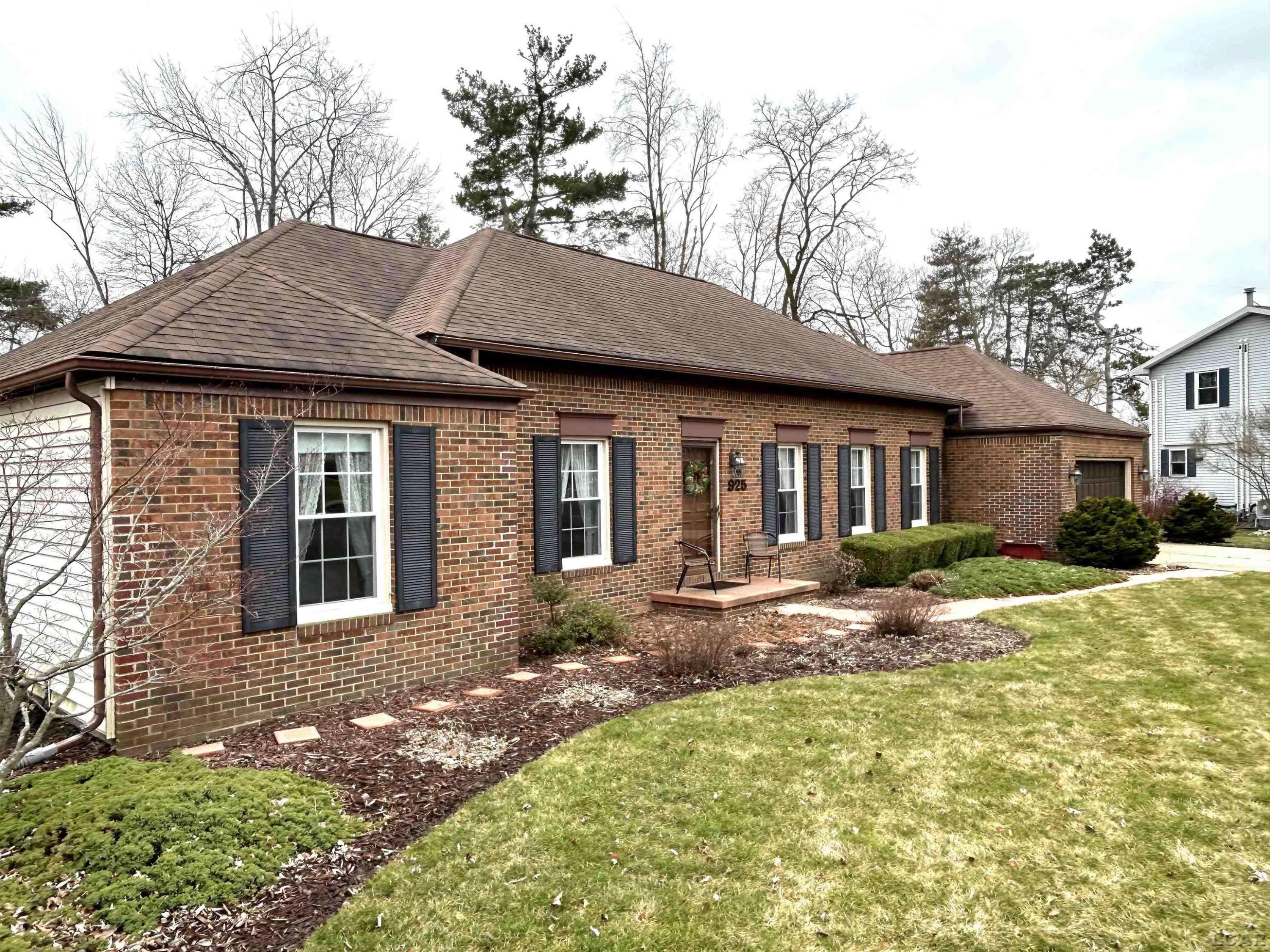 Adrian, MI 49221,925 Woodfield Dr Drive