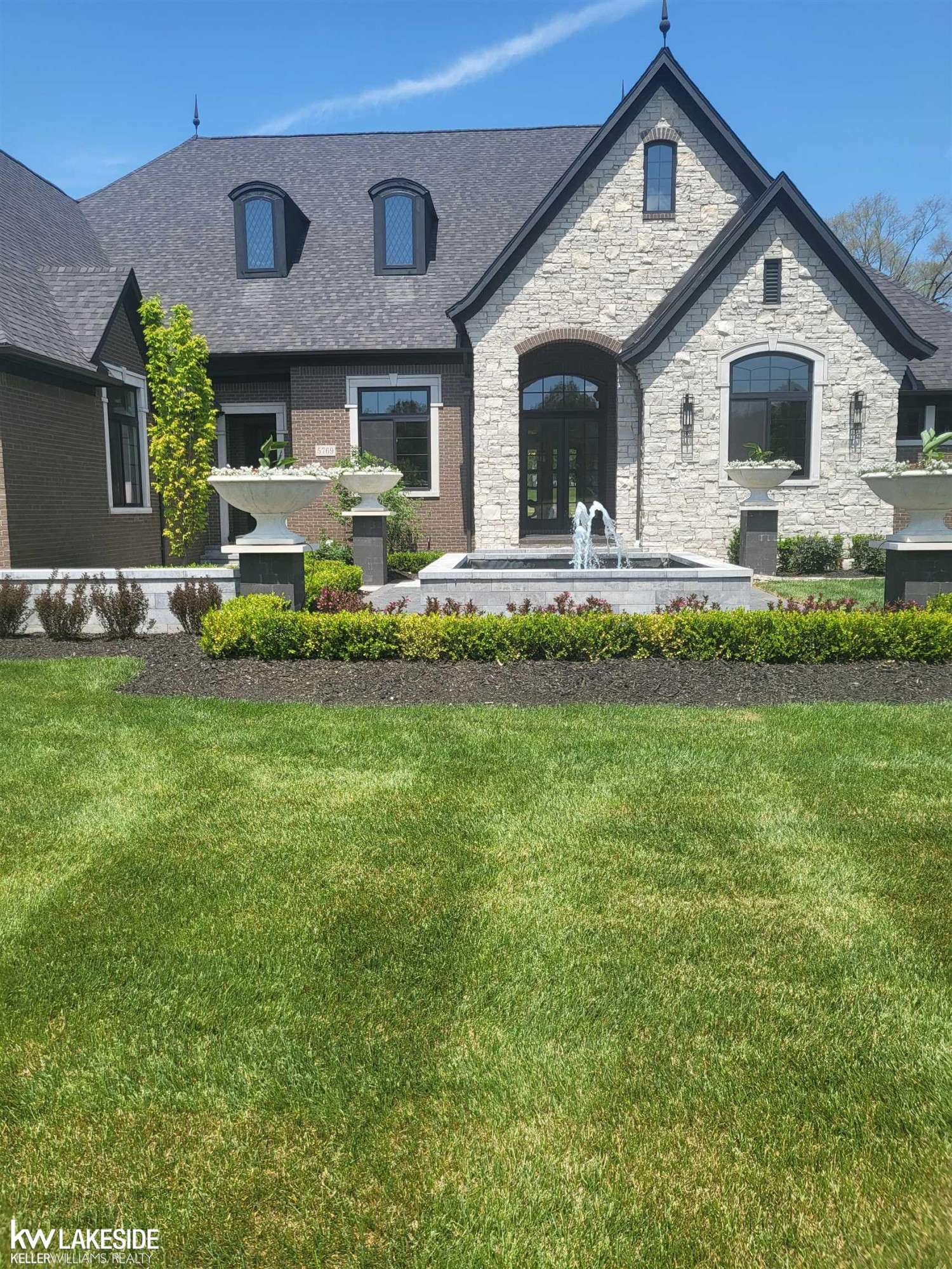 MI,5769 Cotswold Drive