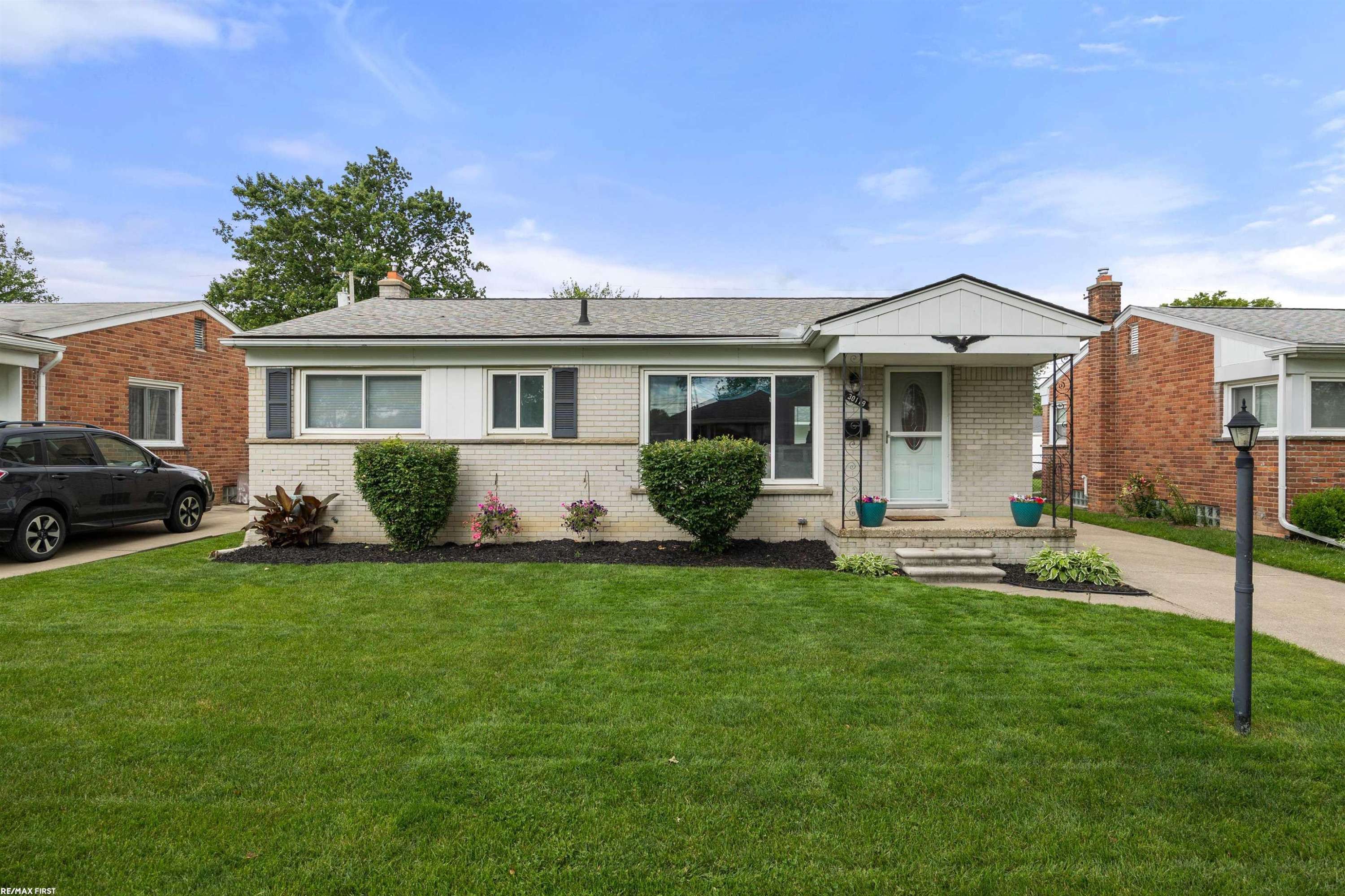 Saint Clair Shores, MI 48082,30119 Rosebriar Street