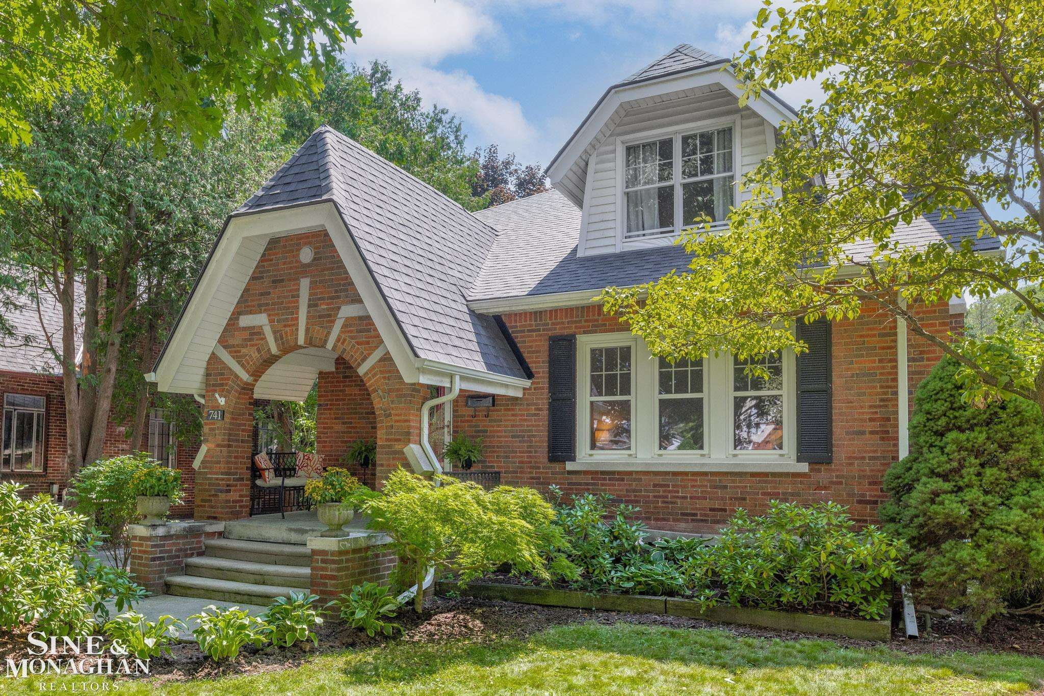 Grosse Pointe, MI 48230,741 University Place