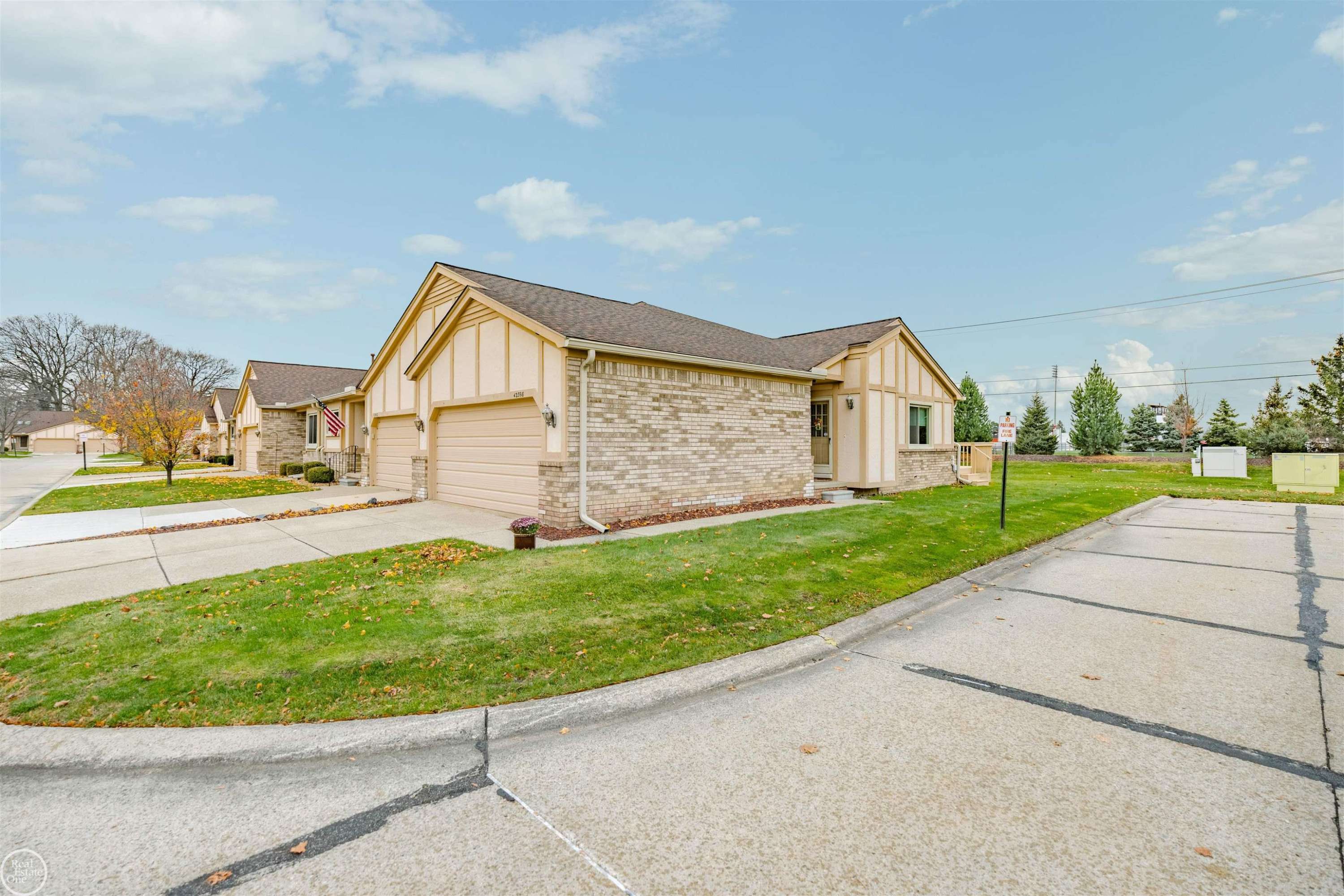 Clinton Twp, MI 48038,42398 willow Tree Lane