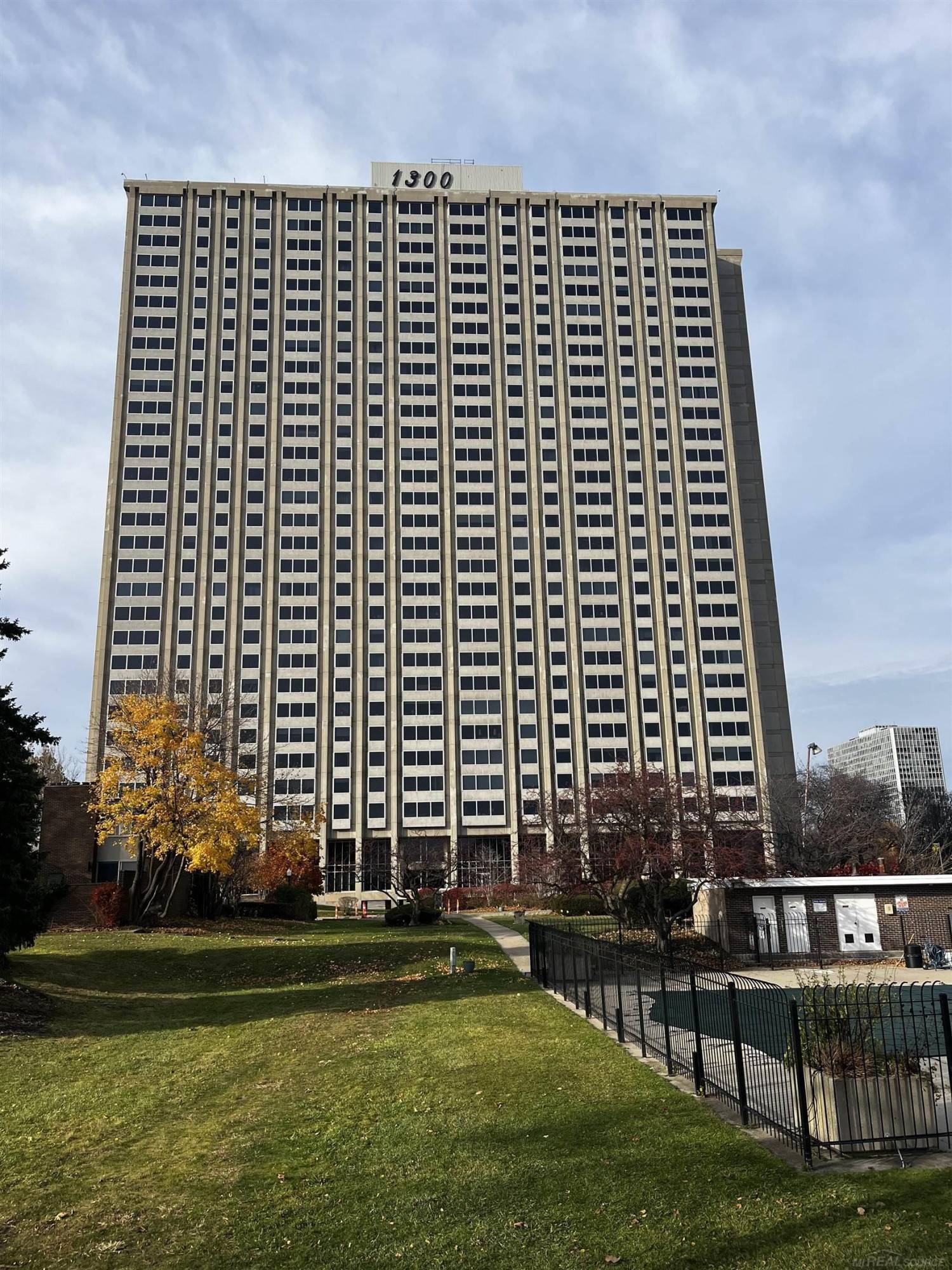 Detroit, MI 48207,1300 East Lafayette  unit# 1002