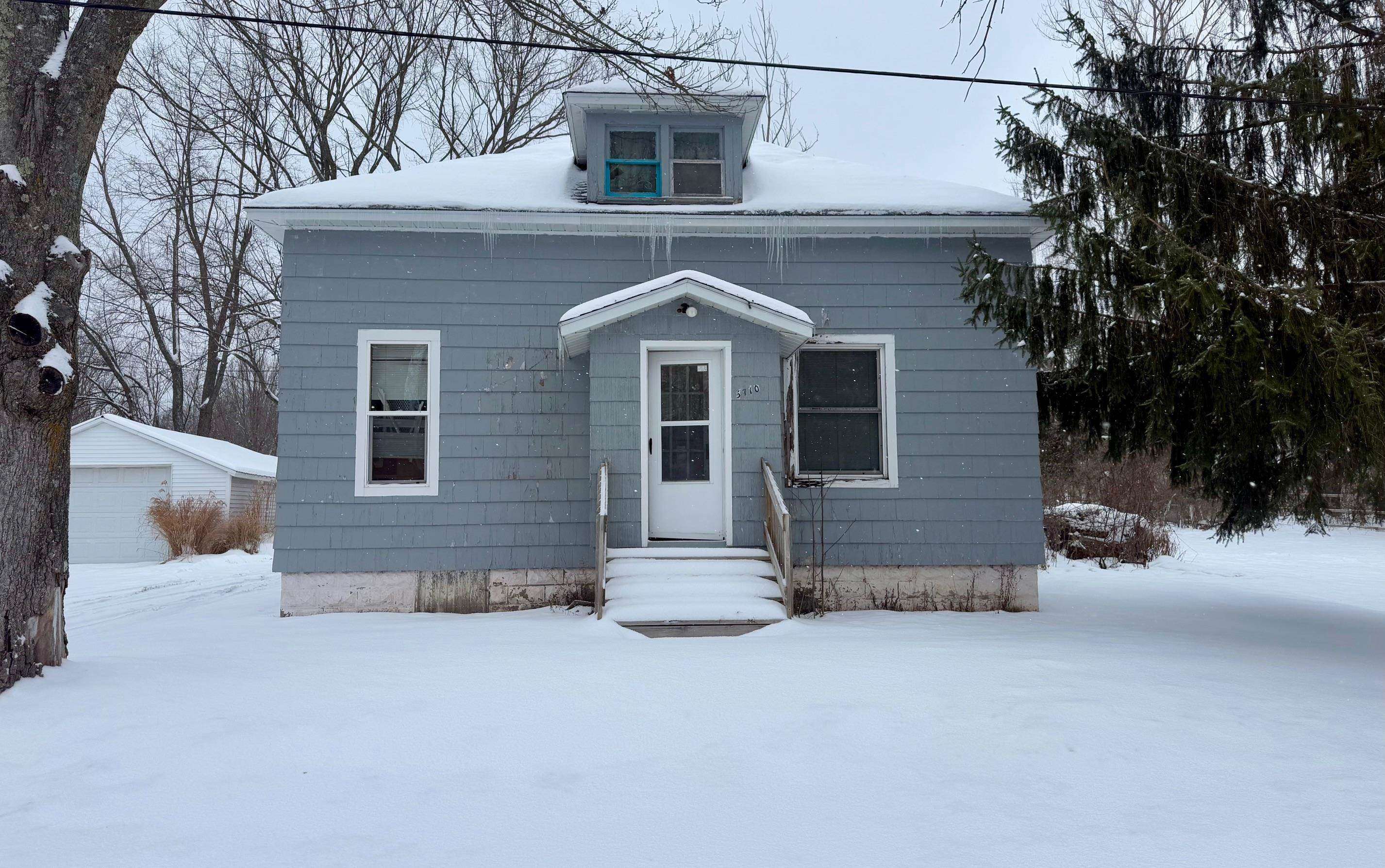 Onekama, MI 49675,5710 8 mile Road