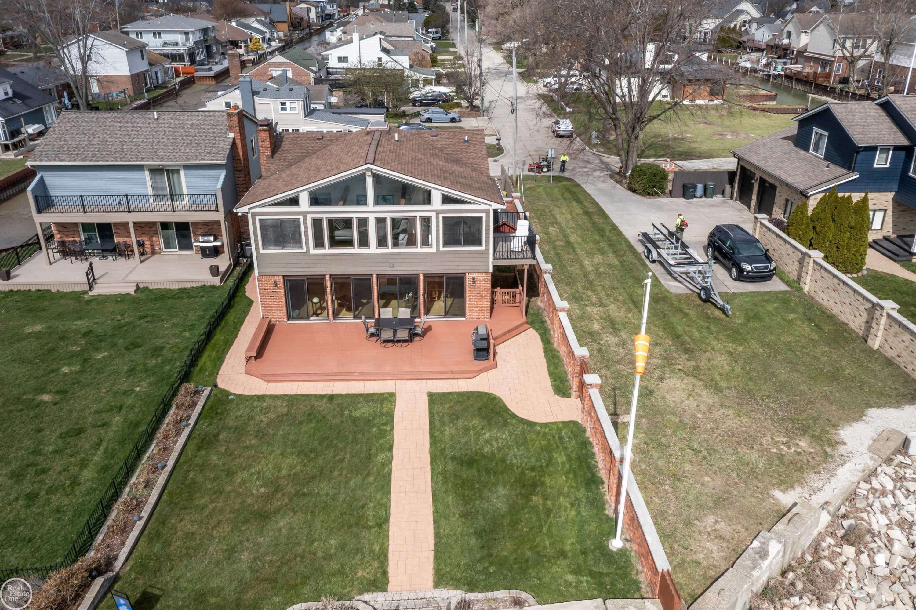 Saint Clair Shores, MI 48081,22516 BEACH Street