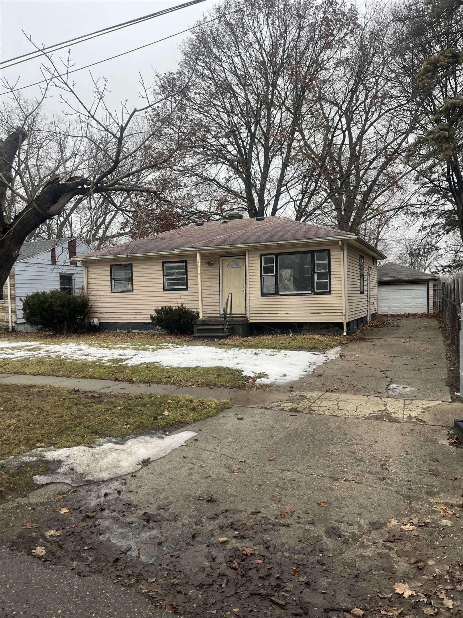 Flint, MI 48505,1318 mott Avenue