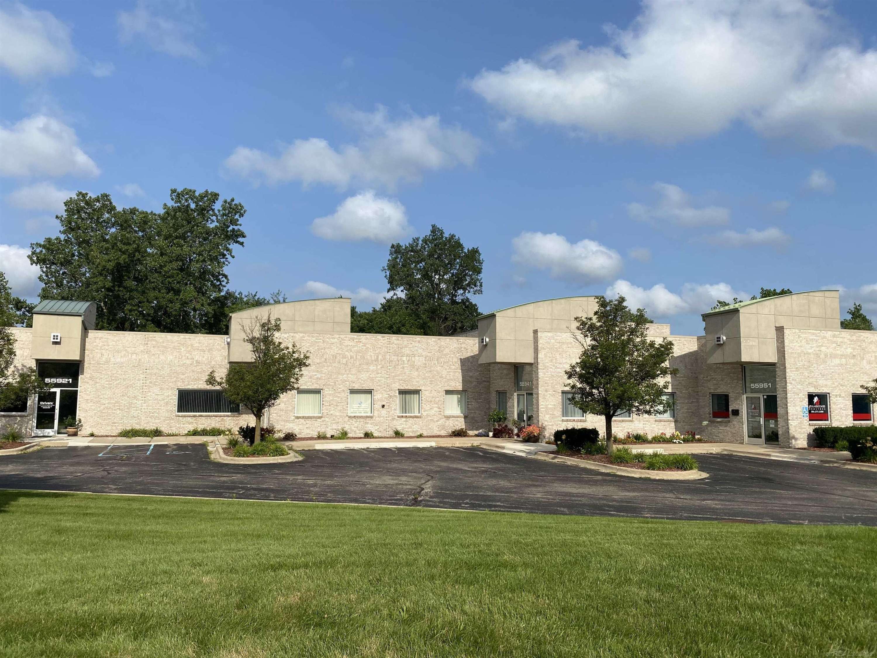 MI,55951 Gratiot Avenue
