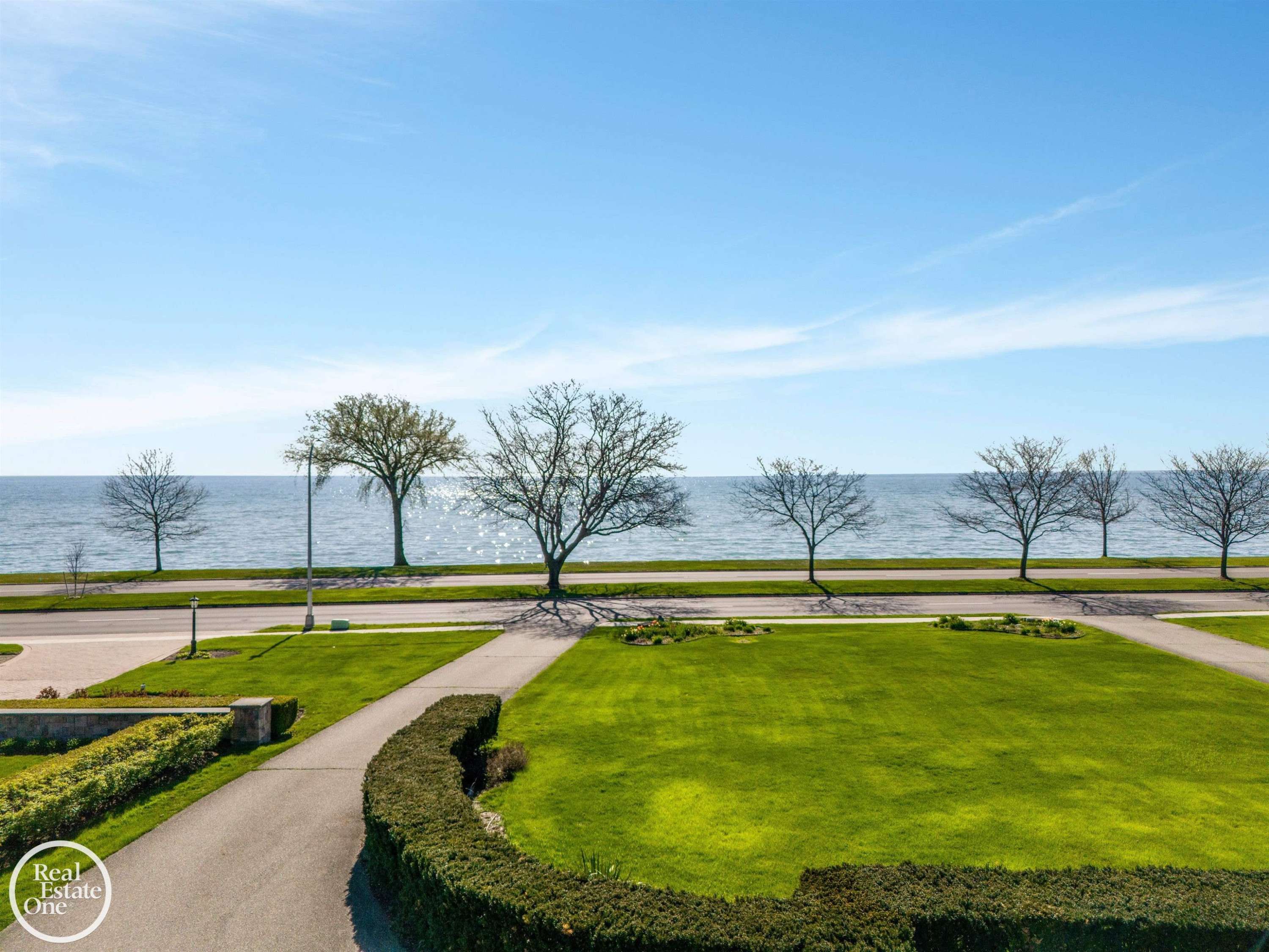 Grosse Pointe Shores, MI 48236,583 Lake Shore Road