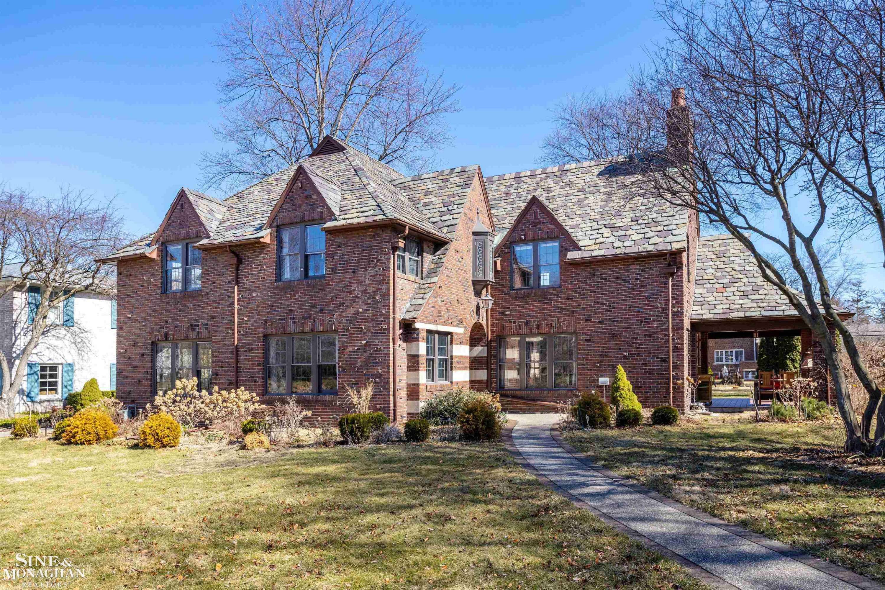 Grosse Pointe Park, MI 48230,1010 Buckingham Road