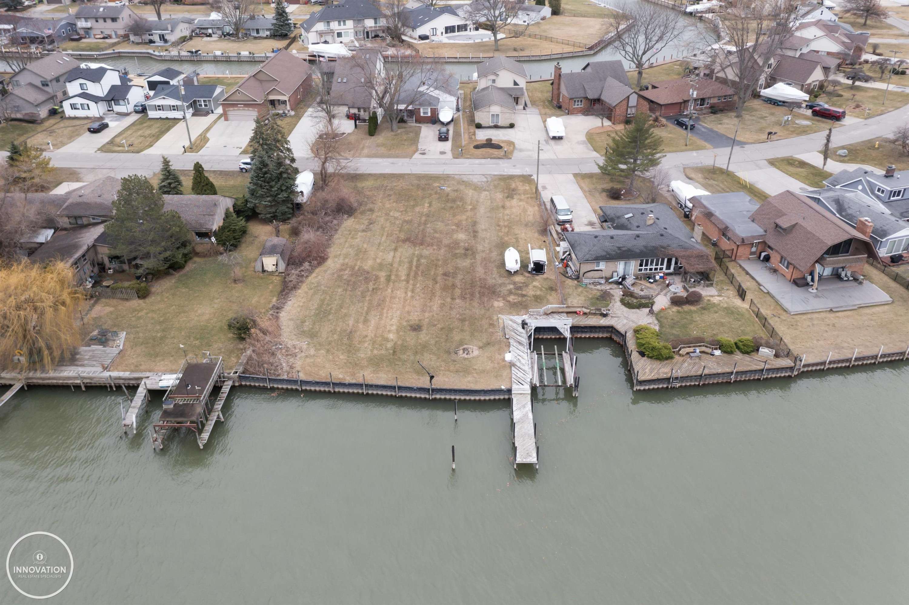 MI,38187 Huron Pointe Drive