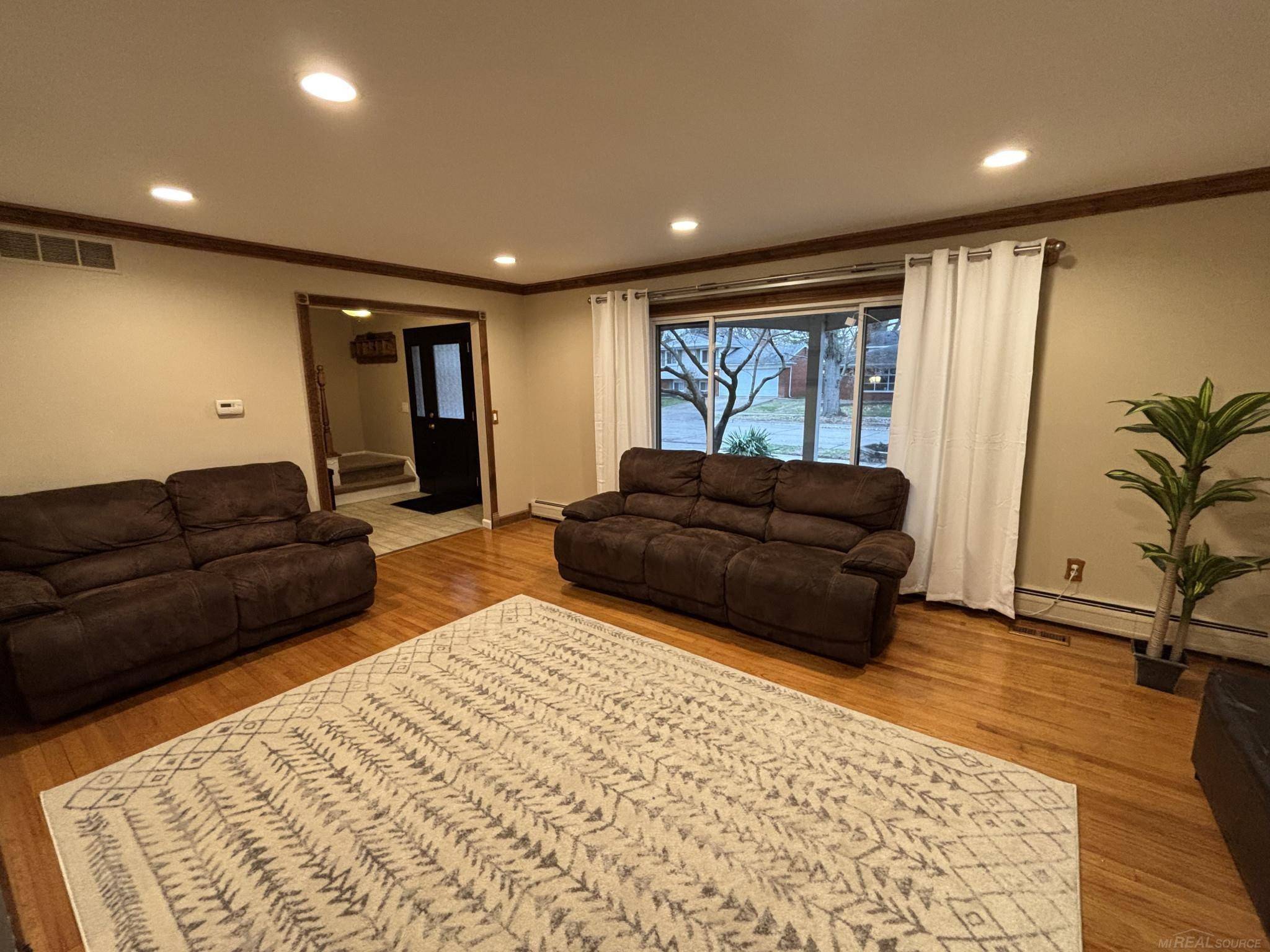 Livonia, MI 48154,32893 Perth Street